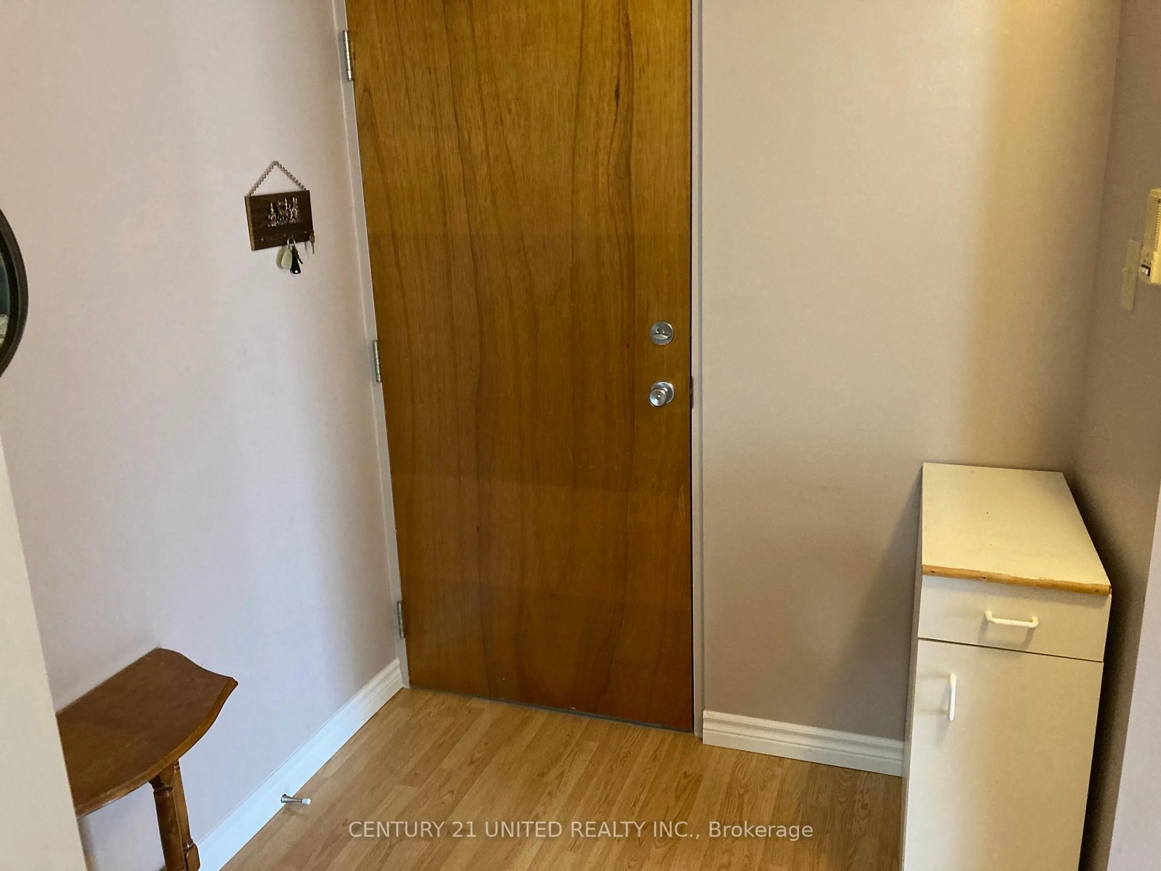 Indoor entryway for 2418 Mountland Dr #102, Peterborough West Ontario K9K 2E2
