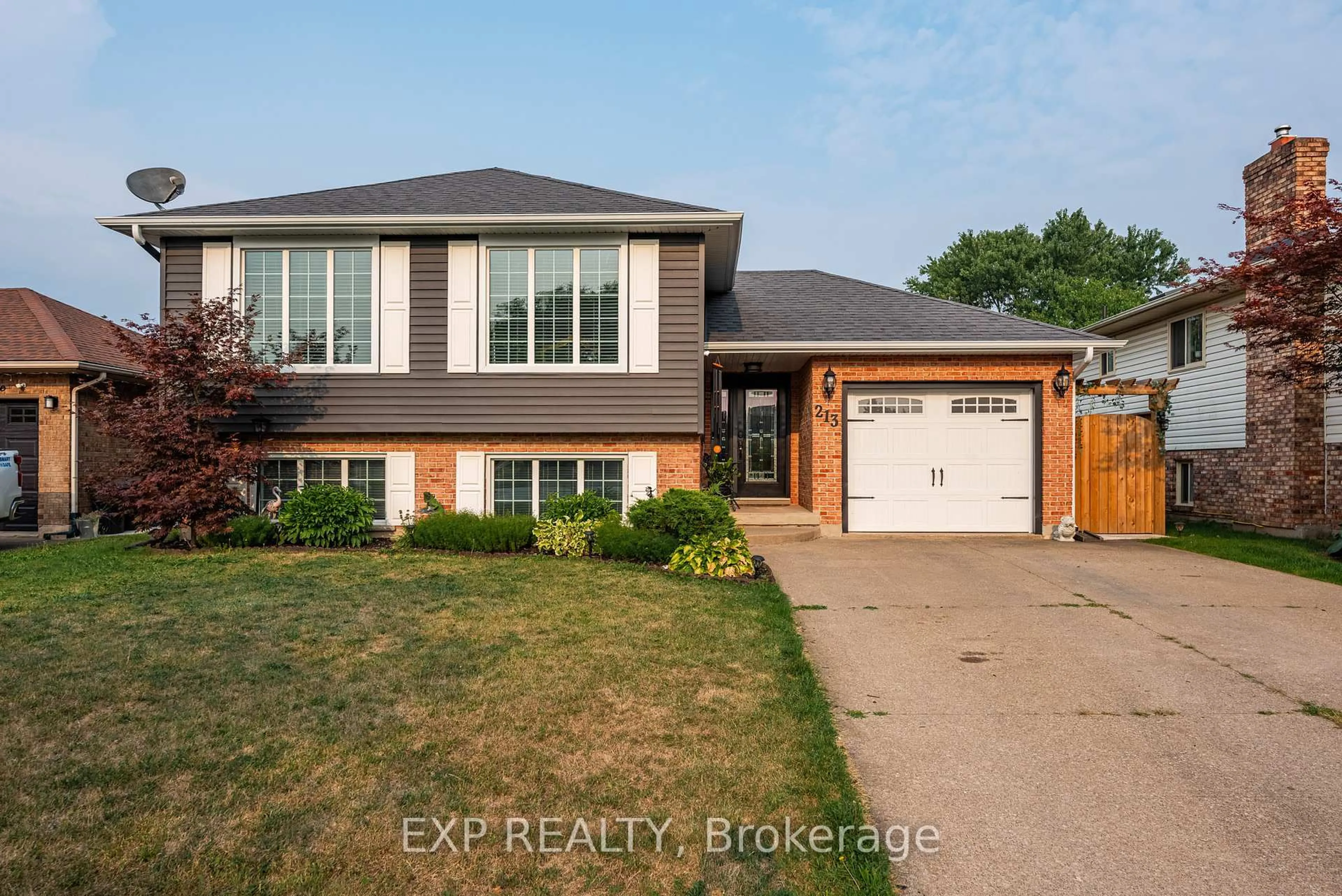 Home with brick exterior material, street for 213 Northwood Dr, Welland Ontario L3C 6V4