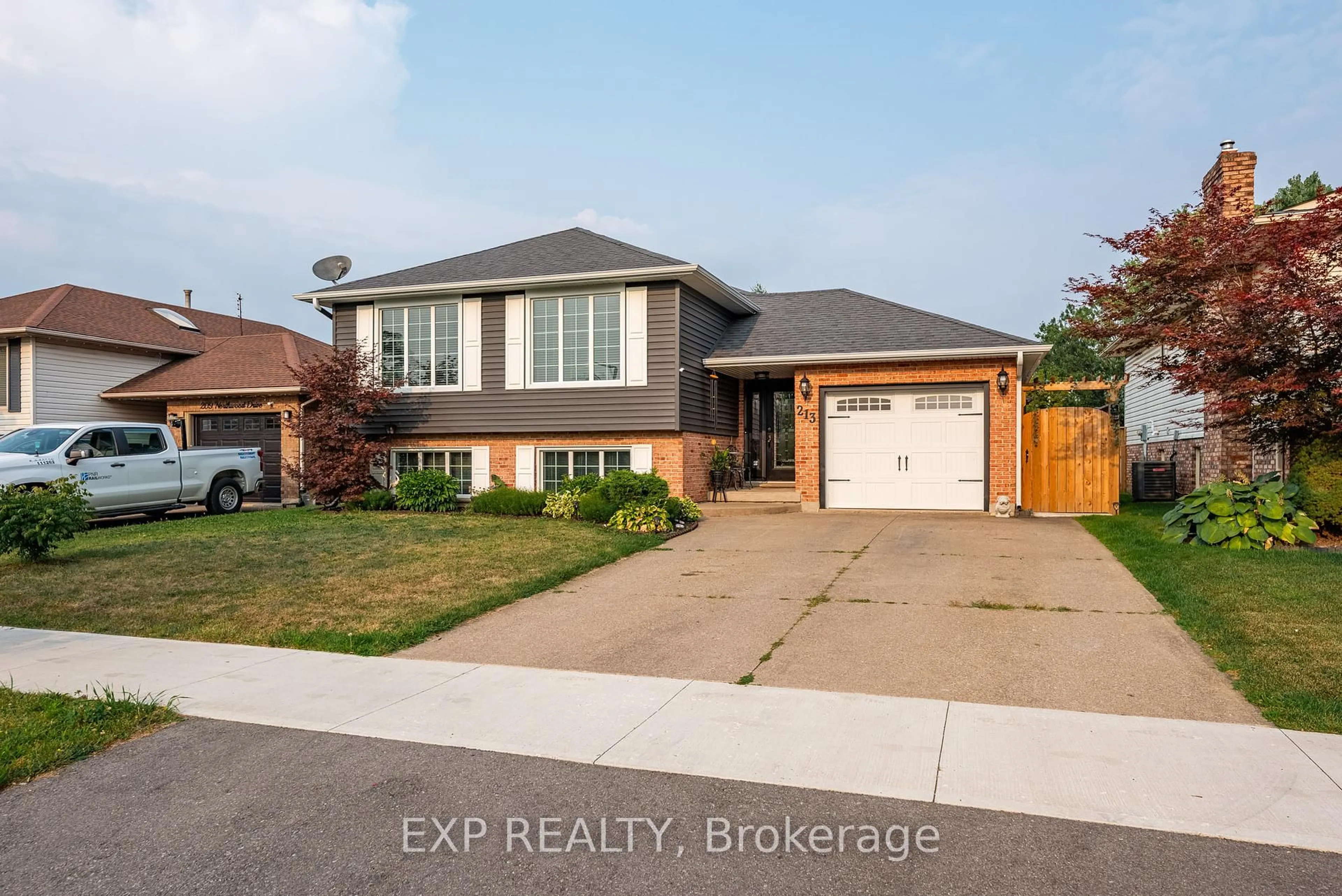 Home with brick exterior material, street for 213 Northwood Dr, Welland Ontario L3C 6V4