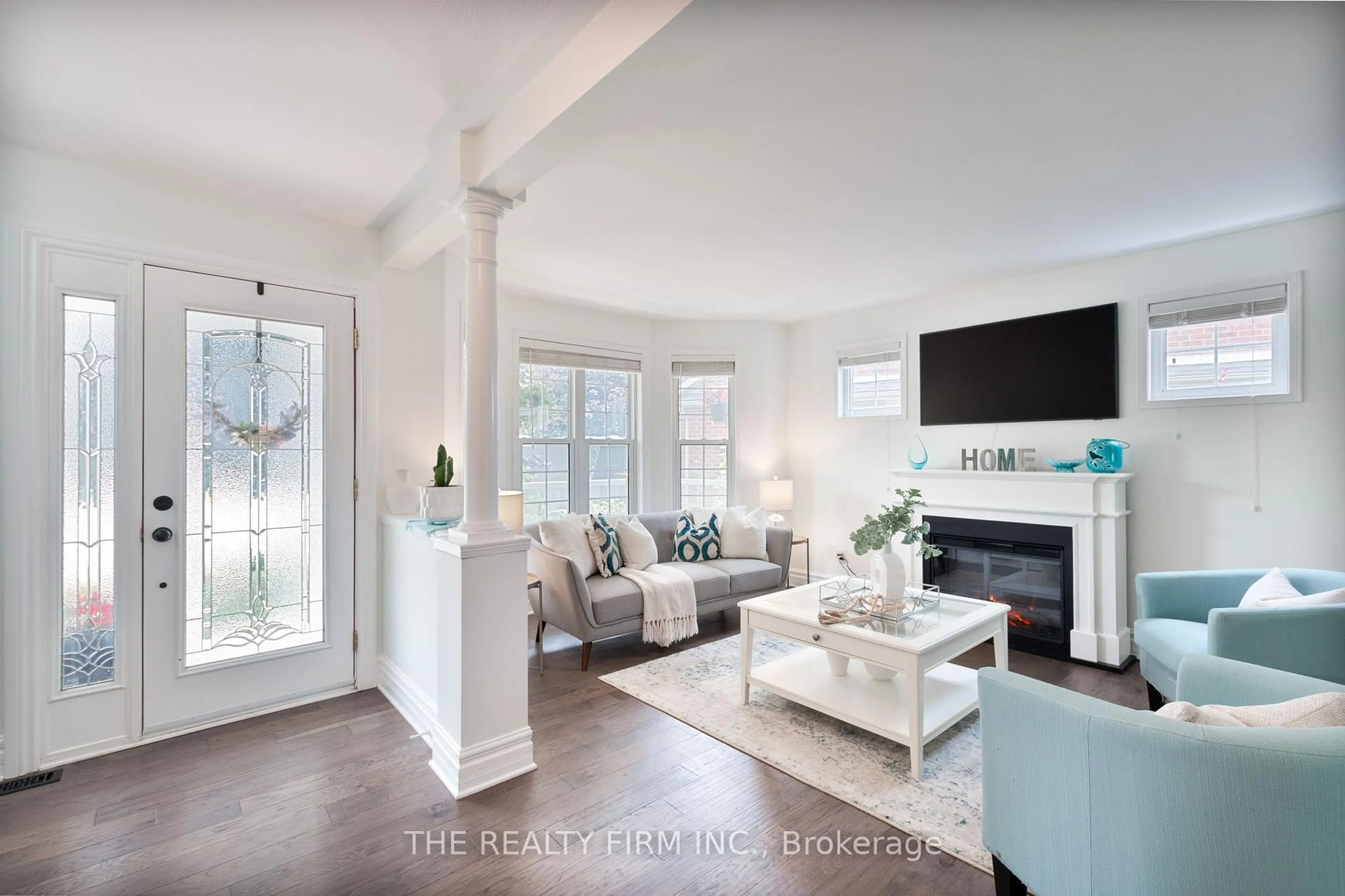 Living room with furniture, unknown for 6 Oakdale Pl, Ingersoll Ontario N5C 4E4