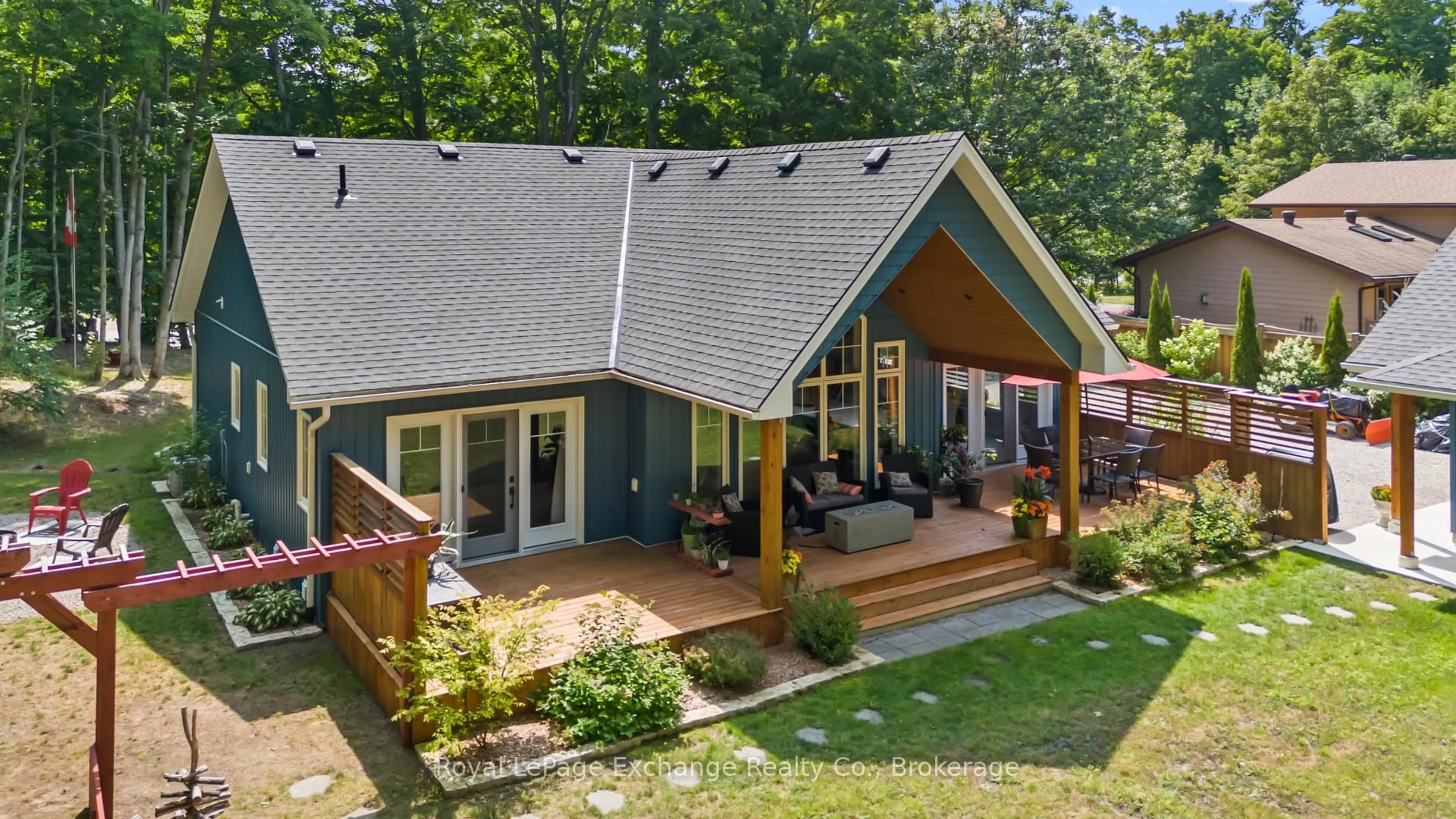 A pic from outside/outdoor area/front of a property/back of a property/a pic from drone, mountain view for 73 Bunnyview Dr, South Bruce Peninsula Ontario N0H 2G0