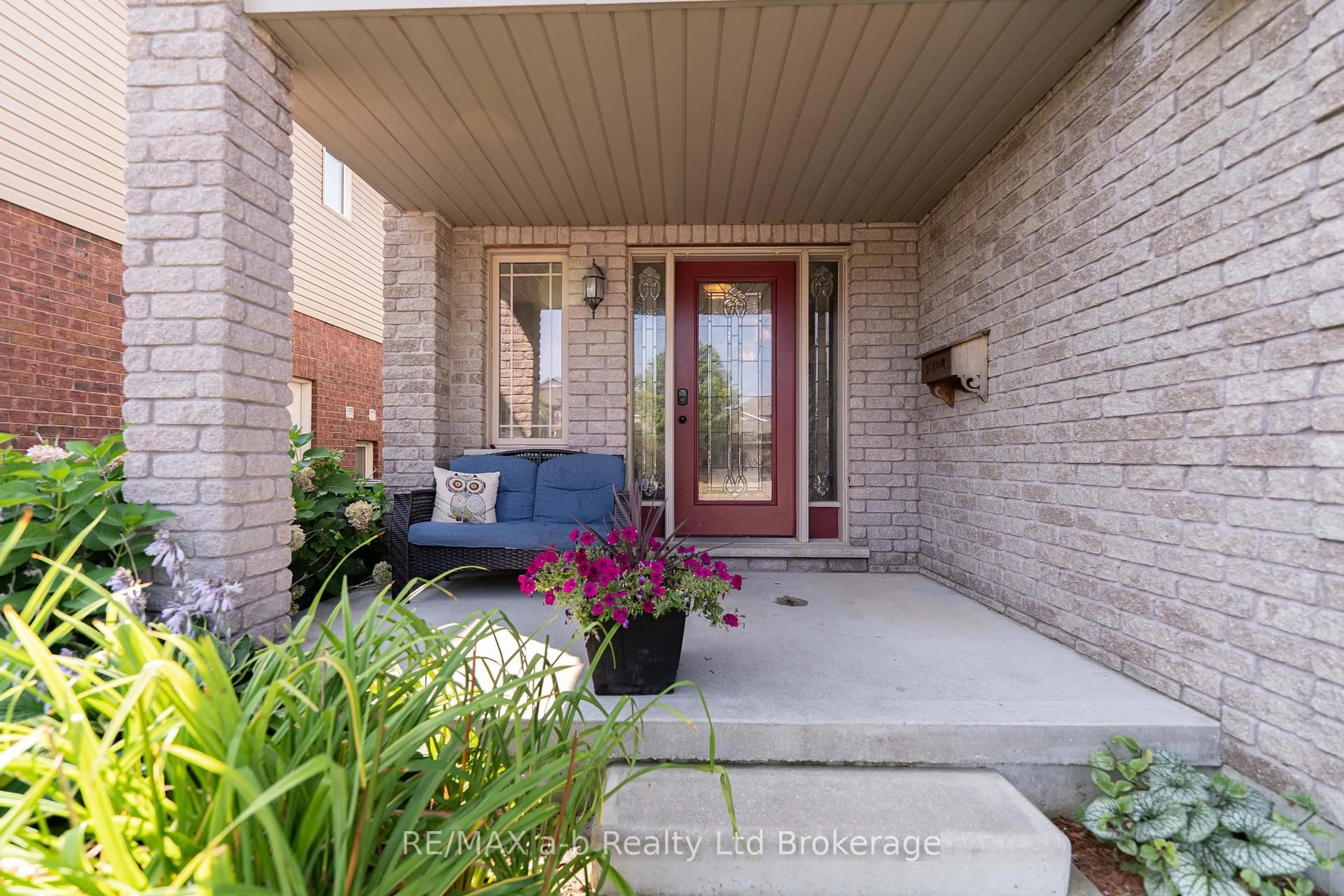 Indoor entryway for 9 Langrell Ave, Tillsonburg Ontario N4G 5X7