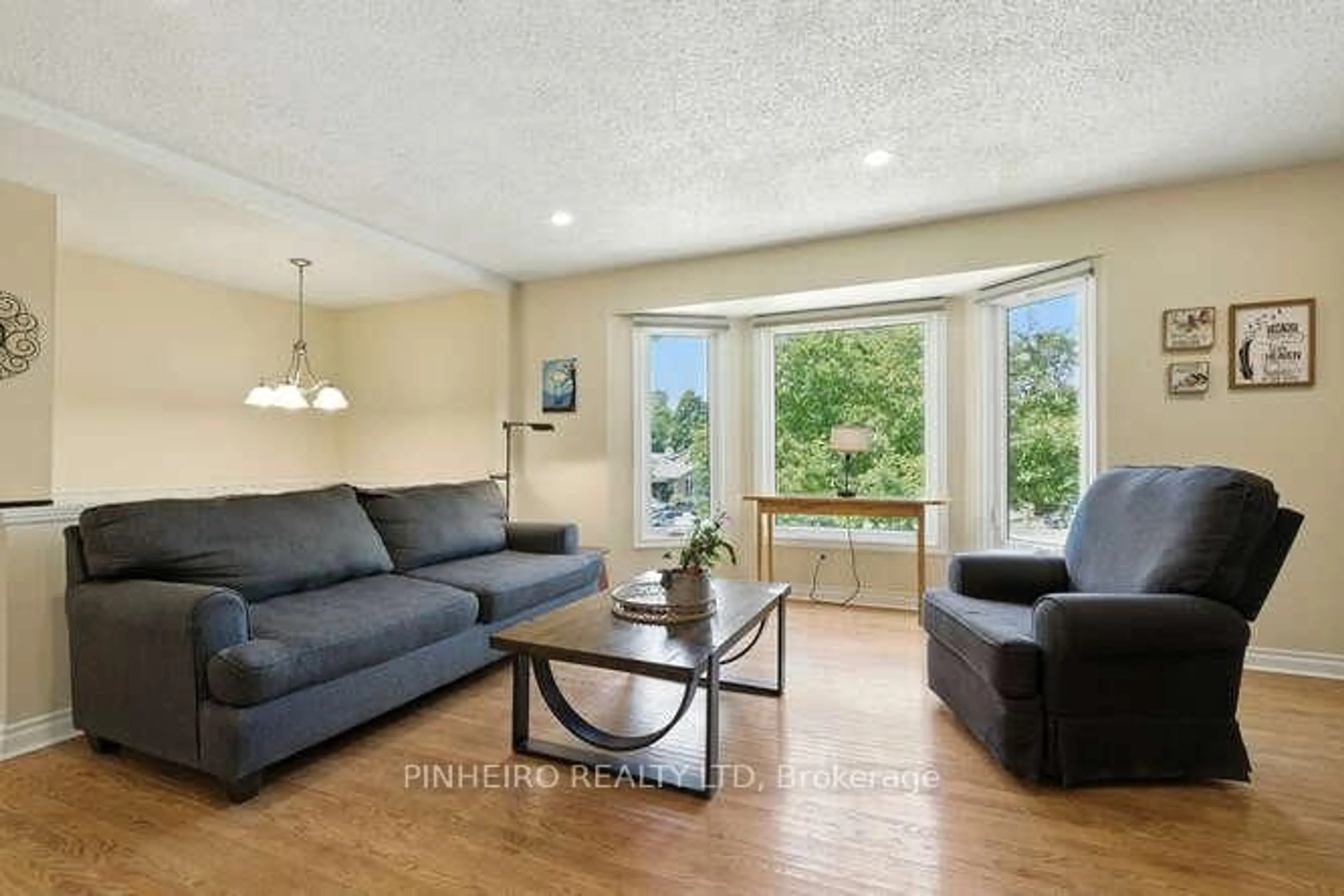 Living room with furniture, unknown for 39 Cheviot Pl, London South Ontario N6C 4Z1