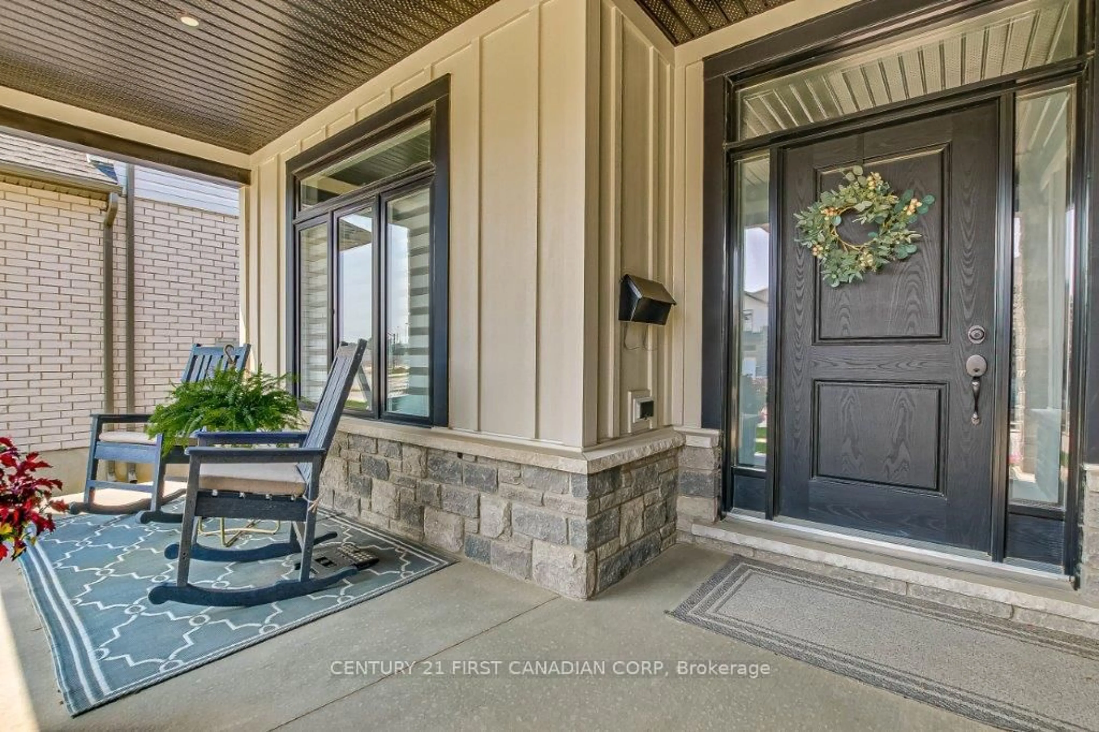 Indoor entryway for 4103 Campbell St, London South Ontario N6P 0H5
