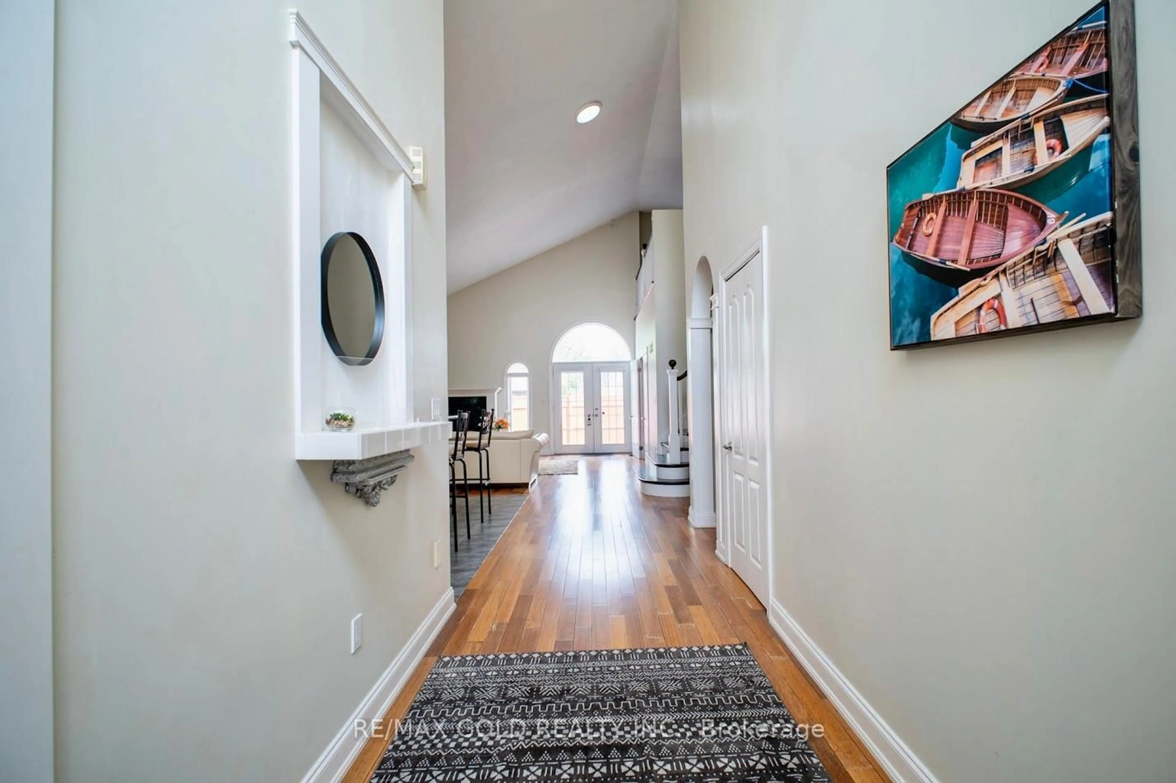 Indoor entryway for 8905 McGarry Dr, Niagara Falls Ontario L2H 3P1