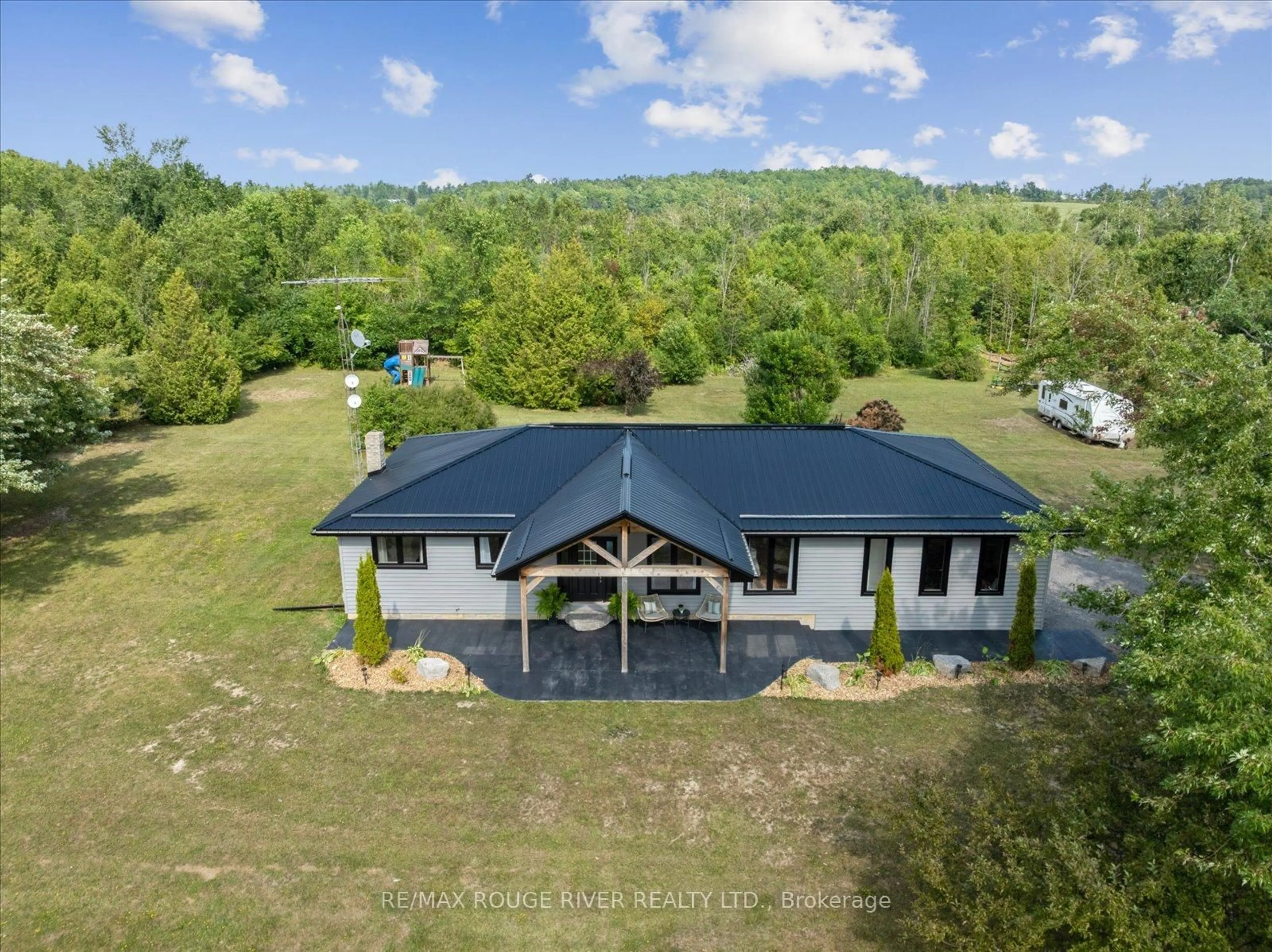 A pic from outside/outdoor area/front of a property/back of a property/a pic from drone, building for 2064 Darling Cres, Cavan Monaghan Ontario L0A 1C0