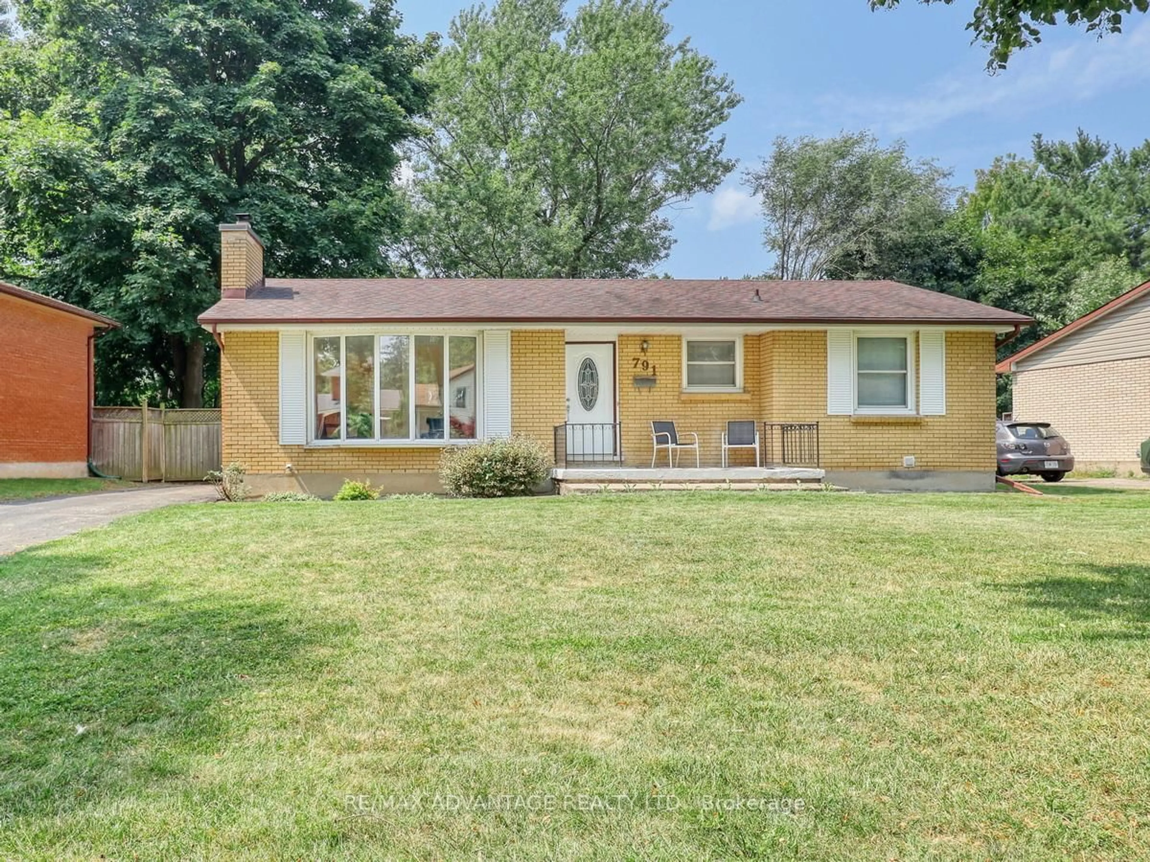 Home with vinyl exterior material, street for 791 Westbury Cres, London South Ontario N6J 3C8