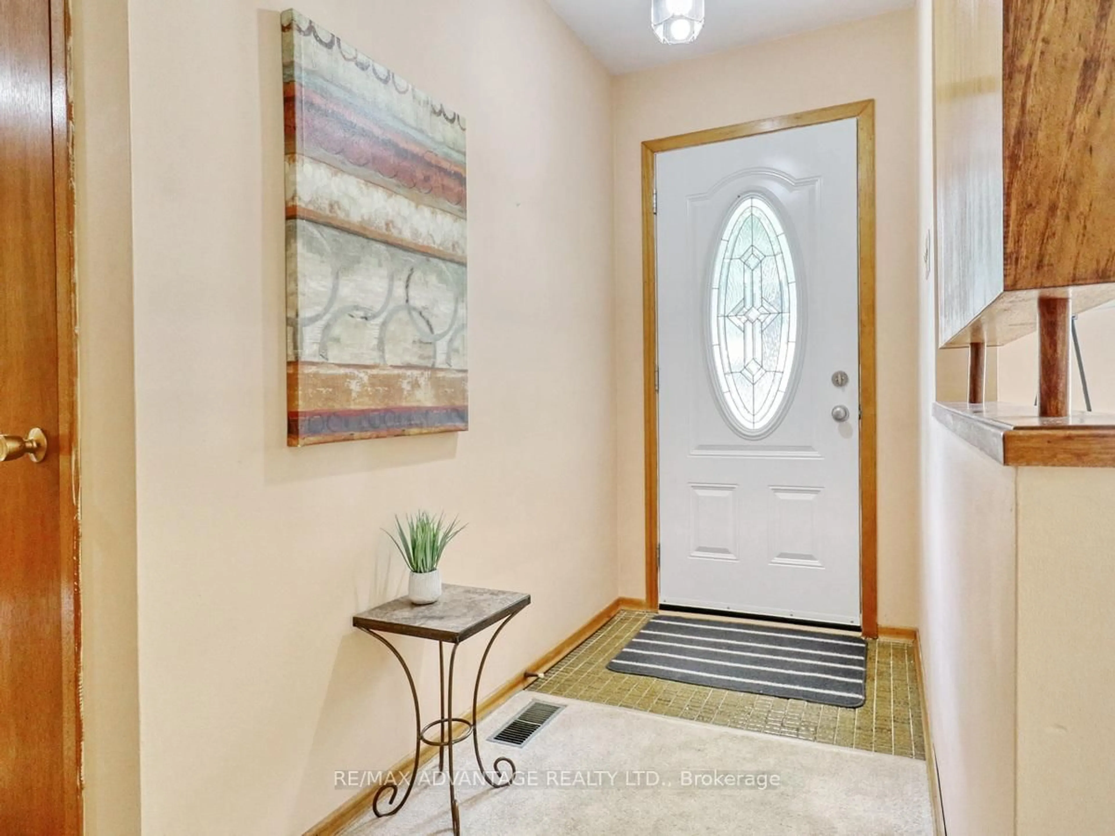 Indoor entryway for 791 Westbury Cres, London South Ontario N6J 3C8