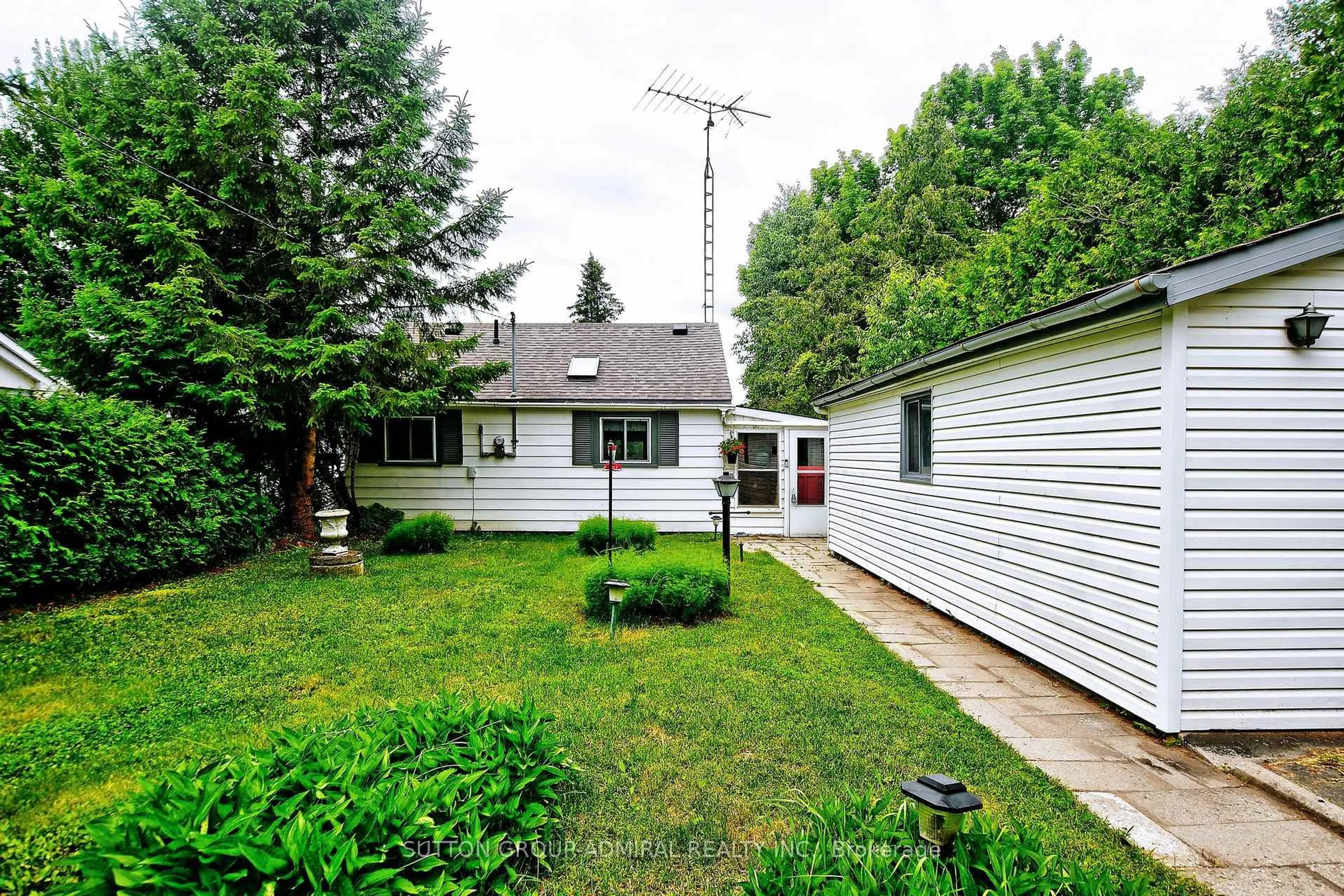 Patio, street for 70 Antiquary Rd, Kawartha Lakes Ontario K0M 2B0