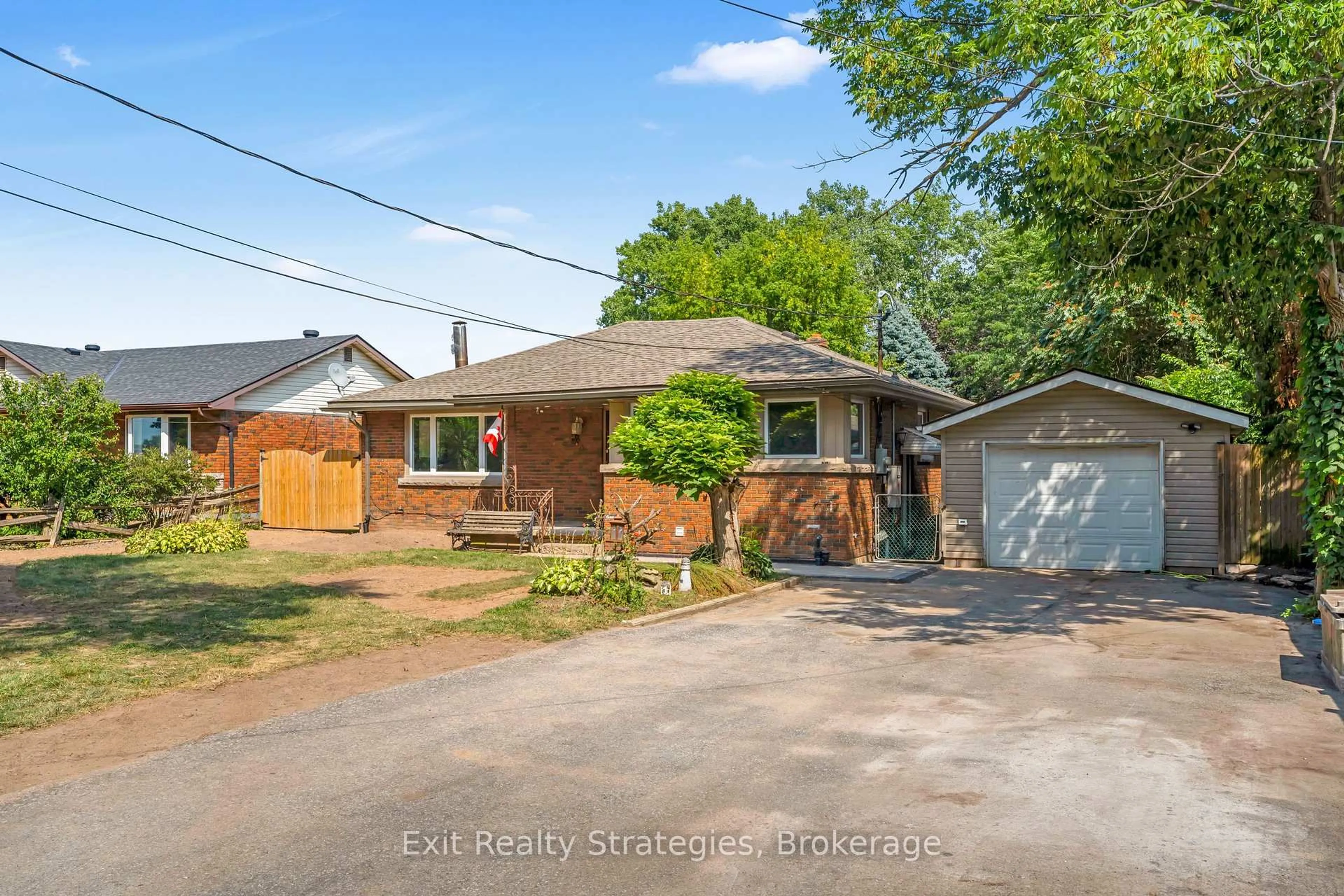 Home with brick exterior material, street for 1986 Stanley Av Ave, Niagara Falls Ontario L2E 6S4