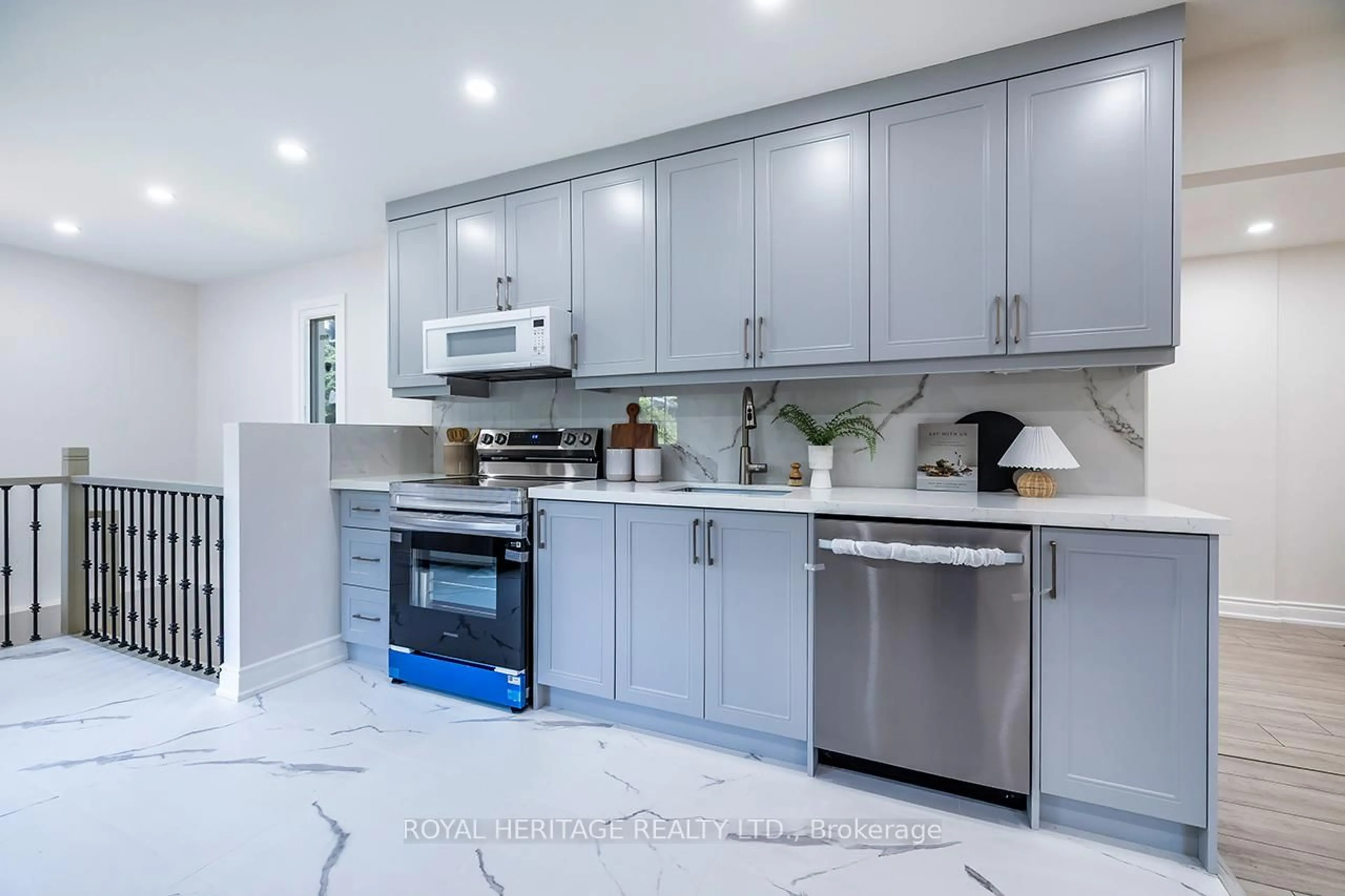 Open concept kitchen, ceramic/tile floor for 5049 Chapel St, Hamilton Township Ontario K0L 1E0