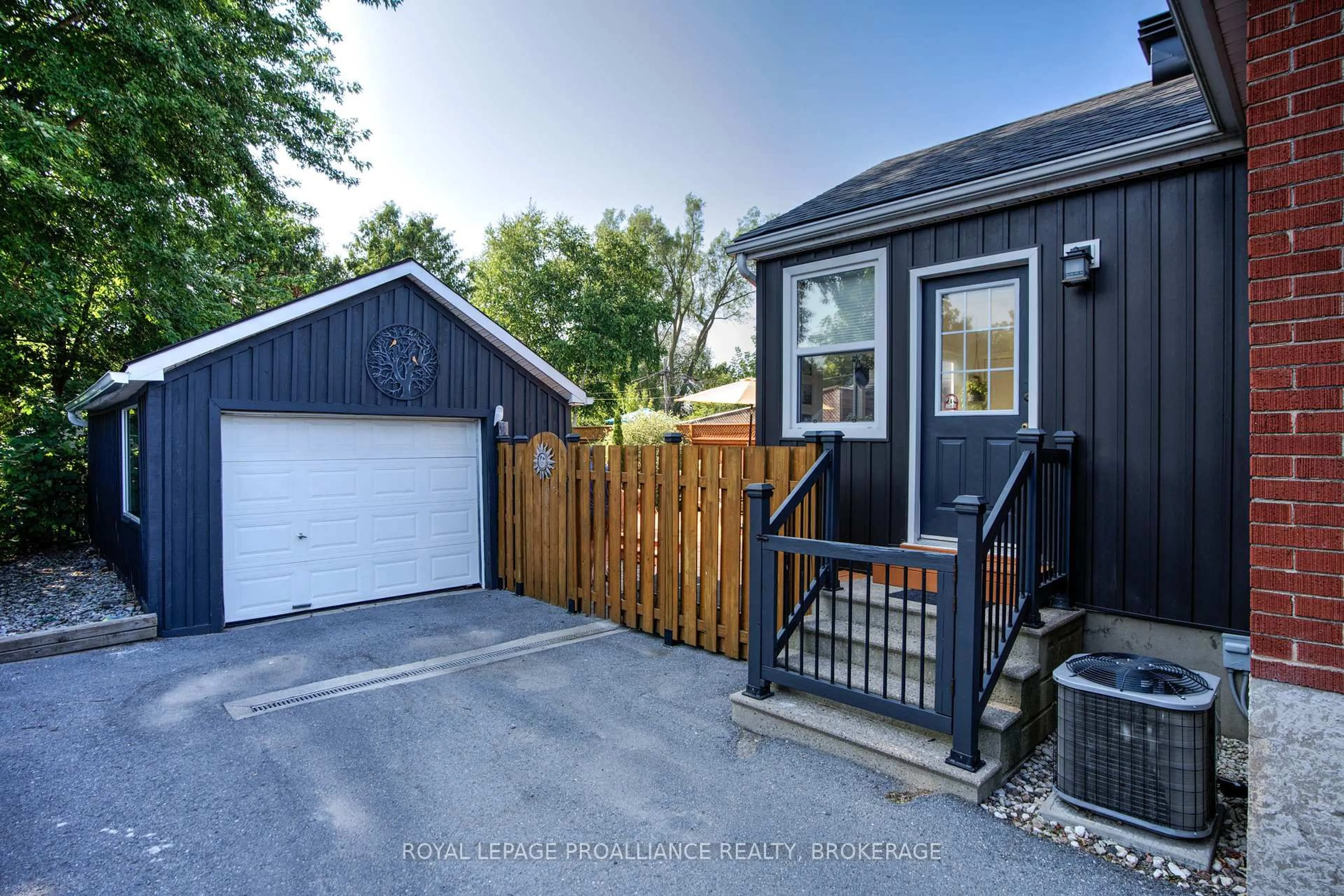 A pic from outside/outdoor area/front of a property/back of a property/a pic from drone, street for 216 Regent St, Kingston Ontario K7L 4K3