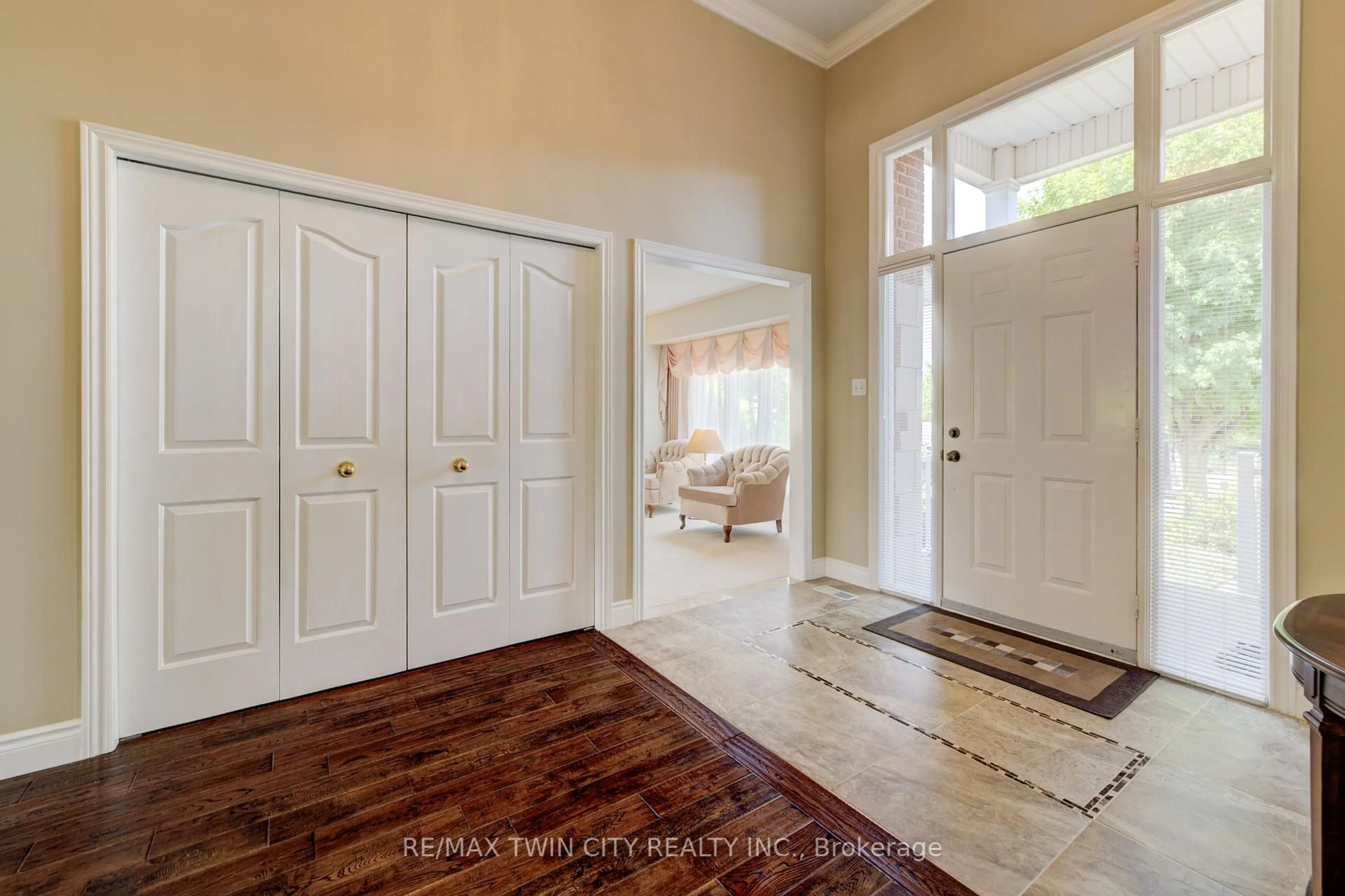 Indoor entryway for 88 Attwood Dr, Cambridge Ontario N1T 1P6