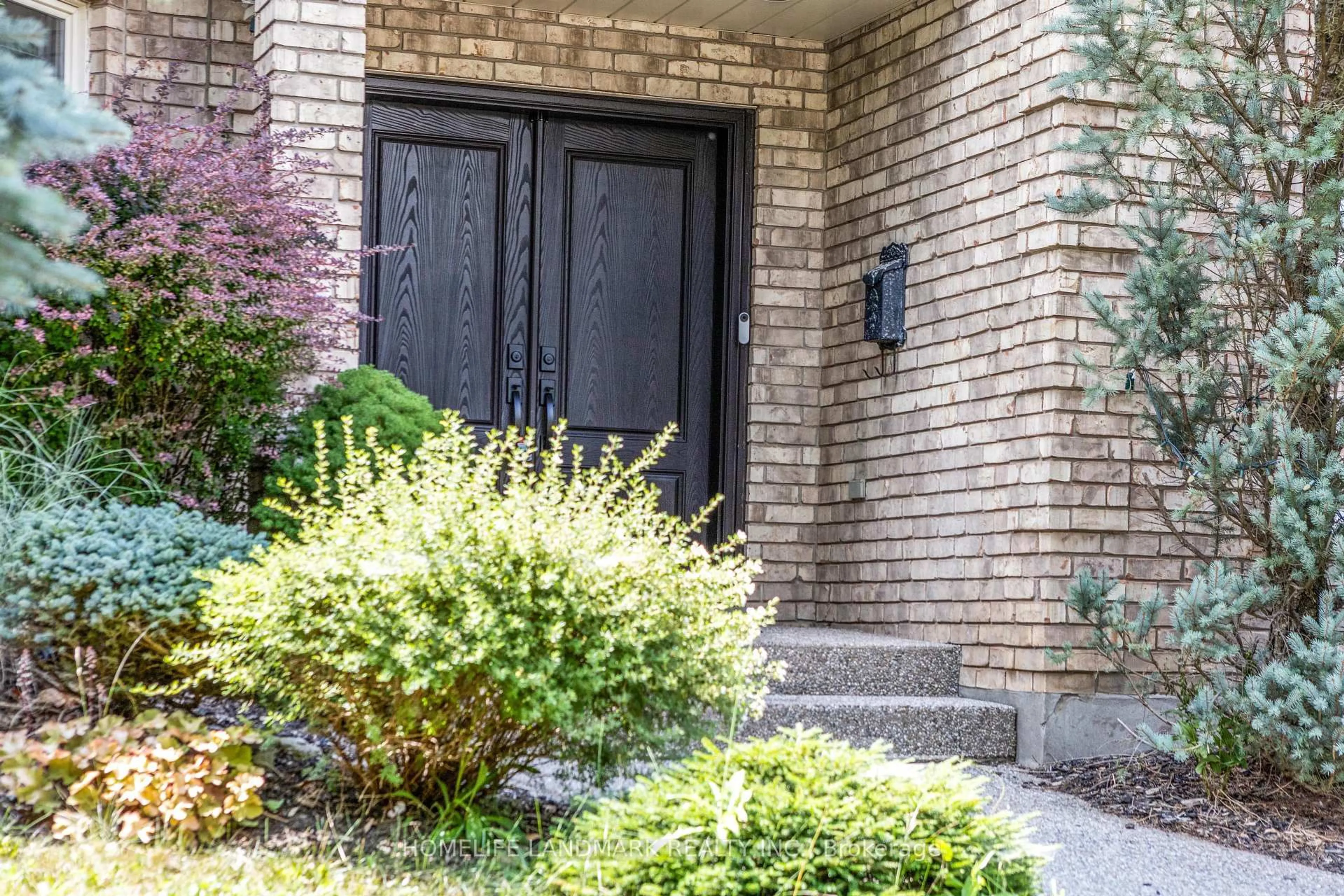 Home with brick exterior material, street for 525 Leighland Dr, Waterloo Ontario N2T 2H5