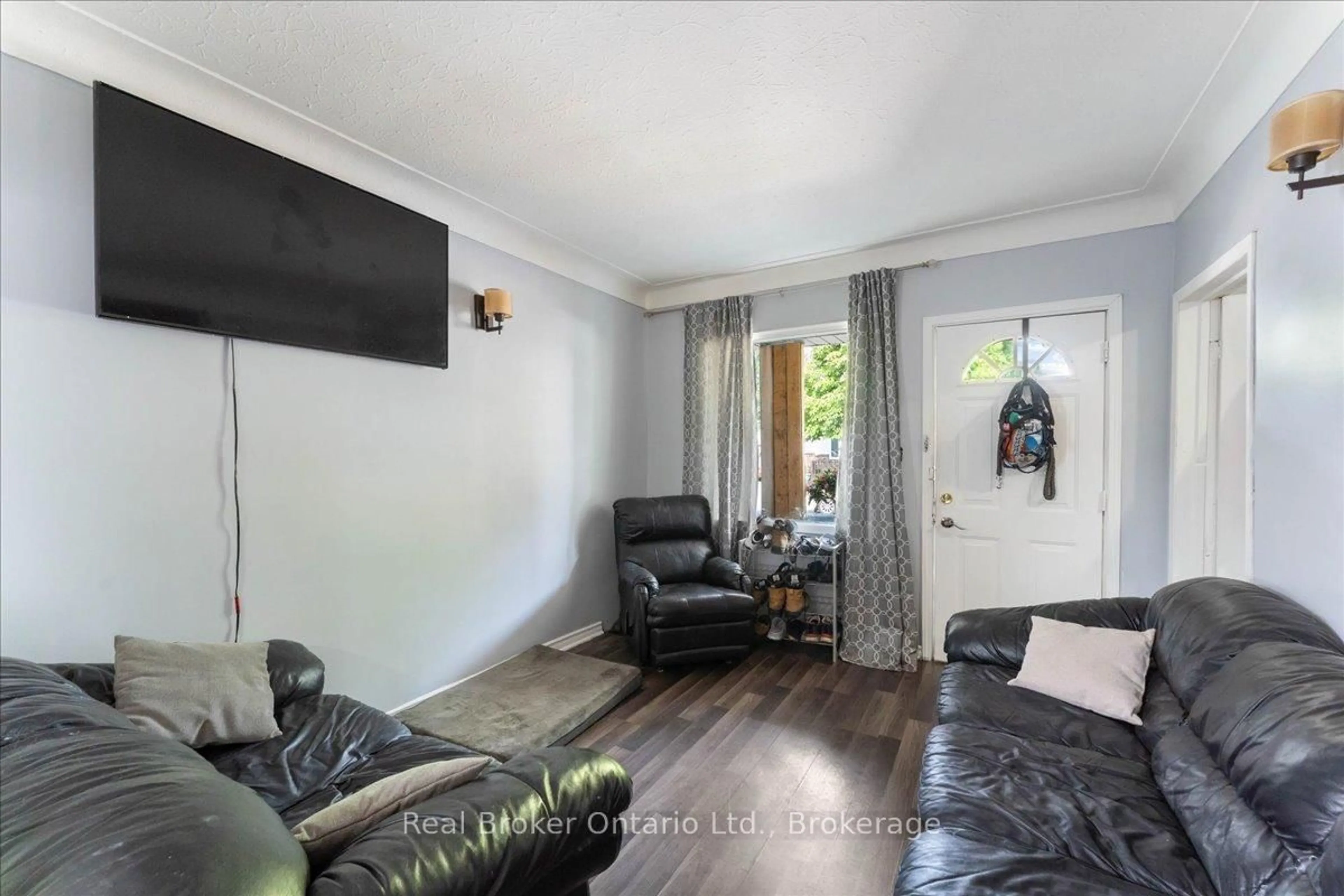Living room with furniture, unknown for 416 Deere St, Welland Ontario L3B 2L8
