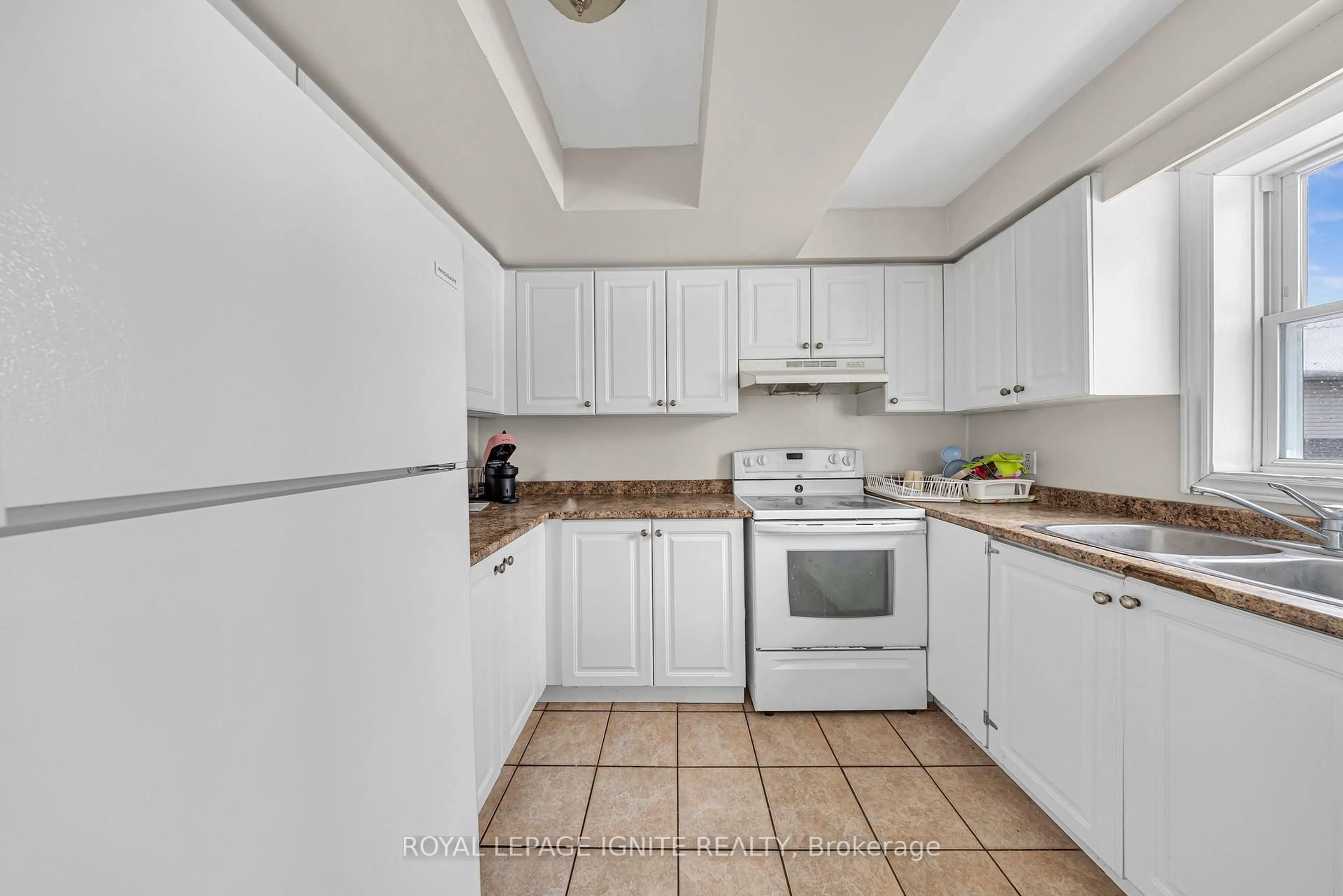 Standard kitchen, unknown for 327 Spruce St, Waterloo Ontario N2L 3M6