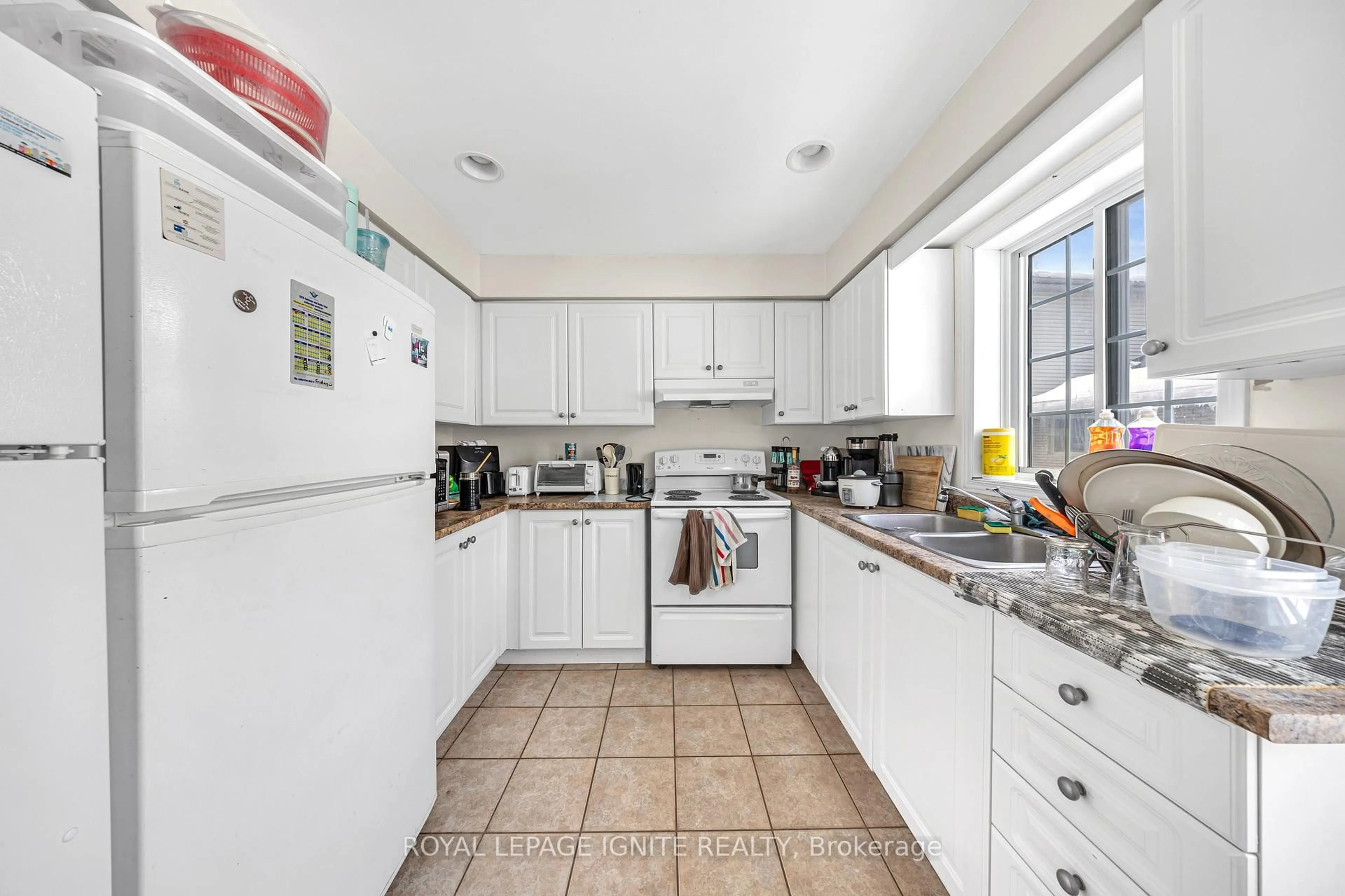 Standard kitchen, unknown for 327 Spruce St, Waterloo Ontario N2L 3M6