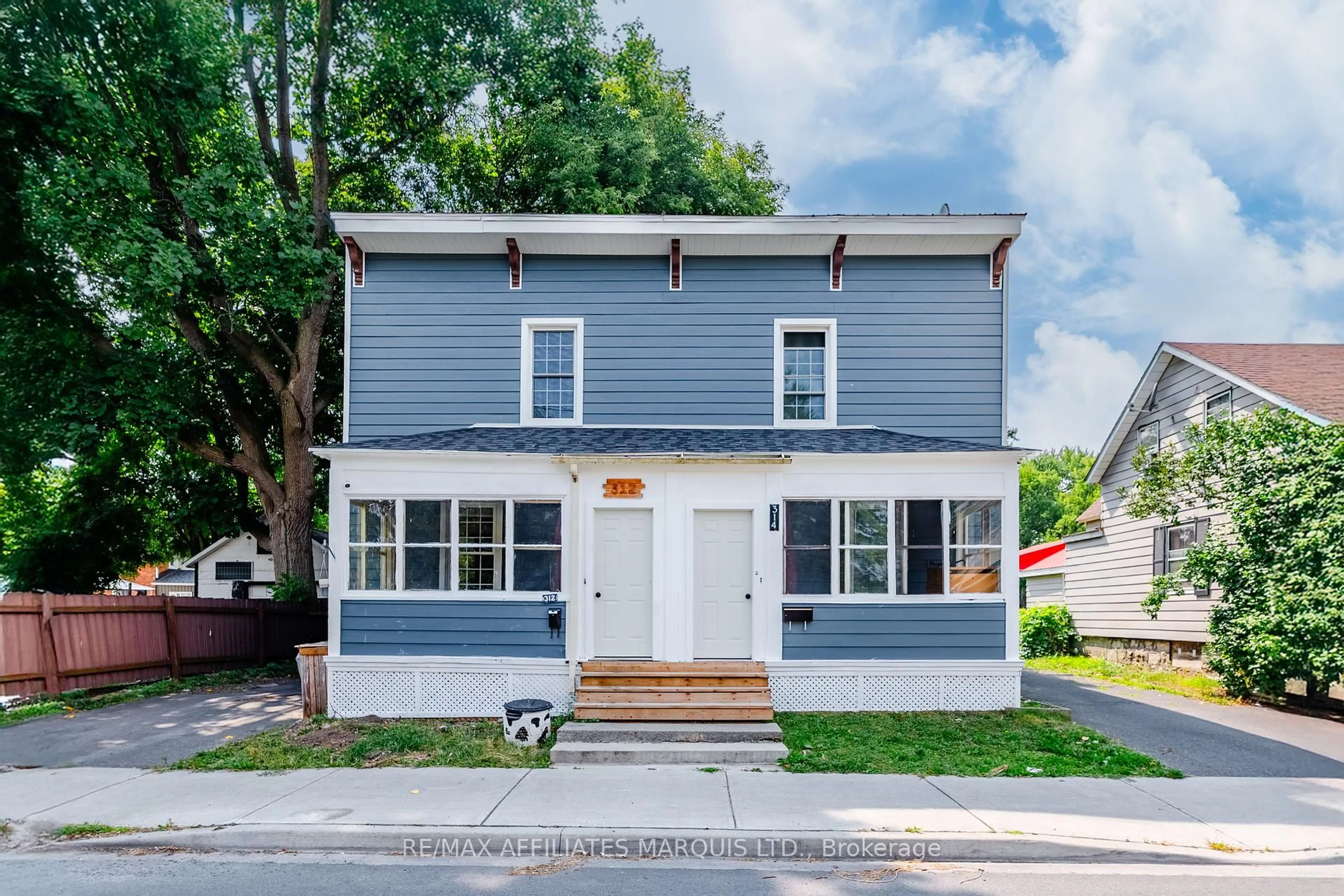 Home with vinyl exterior material, street for 312-314 Amelia St, Cornwall Ontario K6H 3P5