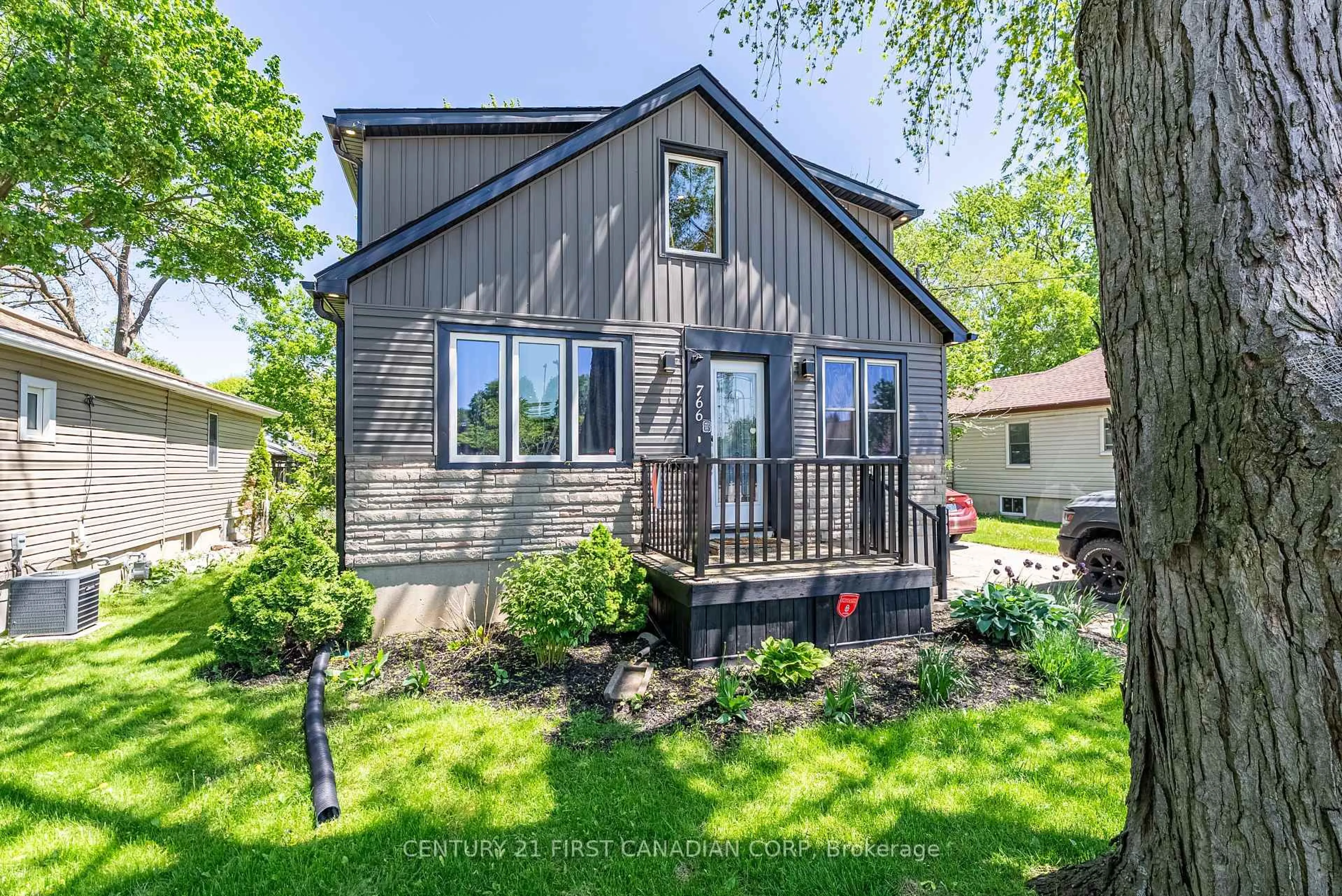 Home with vinyl exterior material, street for 766 Glasgow St, London East Ontario N5Y 1V9