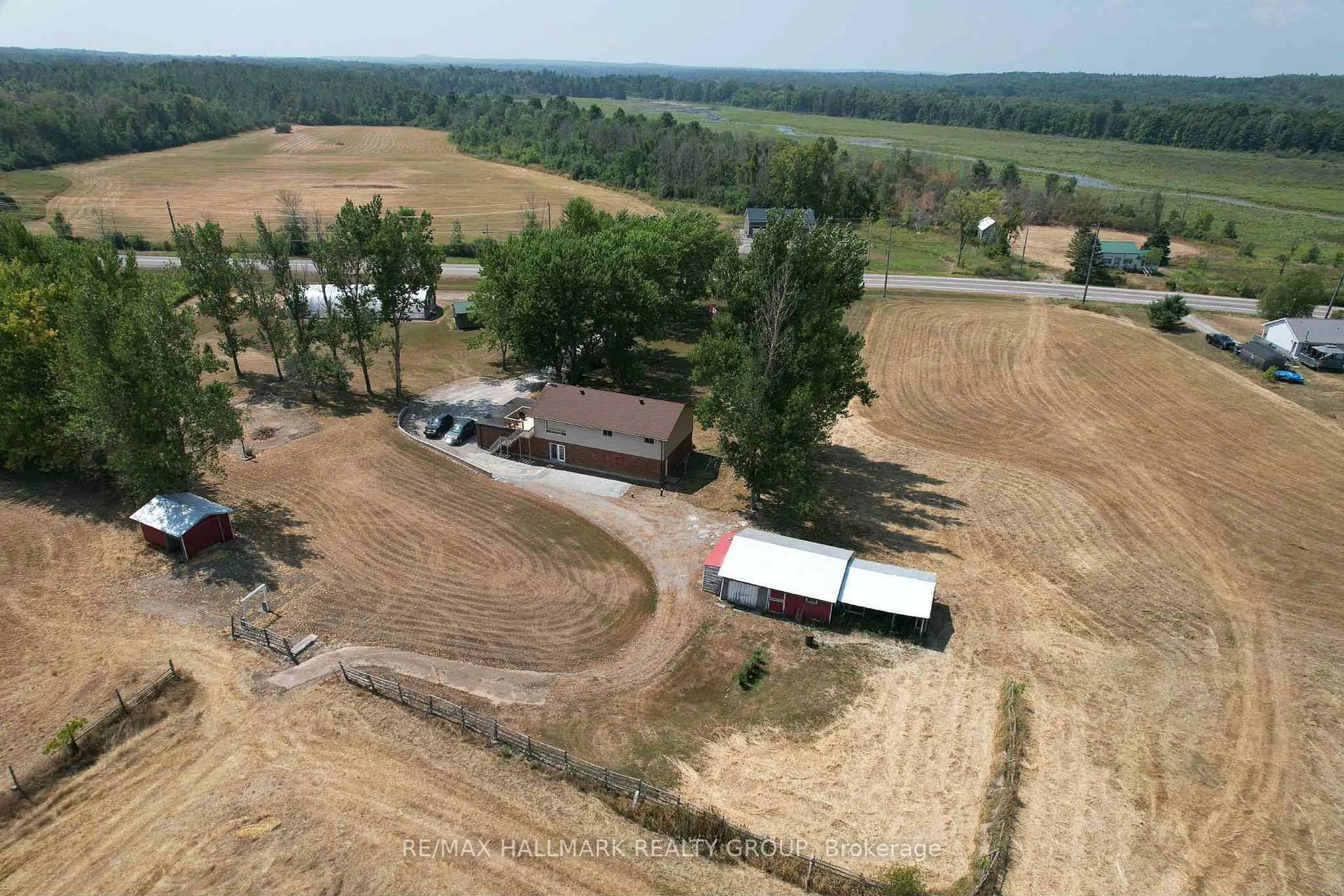 A pic from outside/outdoor area/front of a property/back of a property/a pic from drone, building for 307 County Rd 5 Rd, Front of Yonge Ontario K0E 1R0