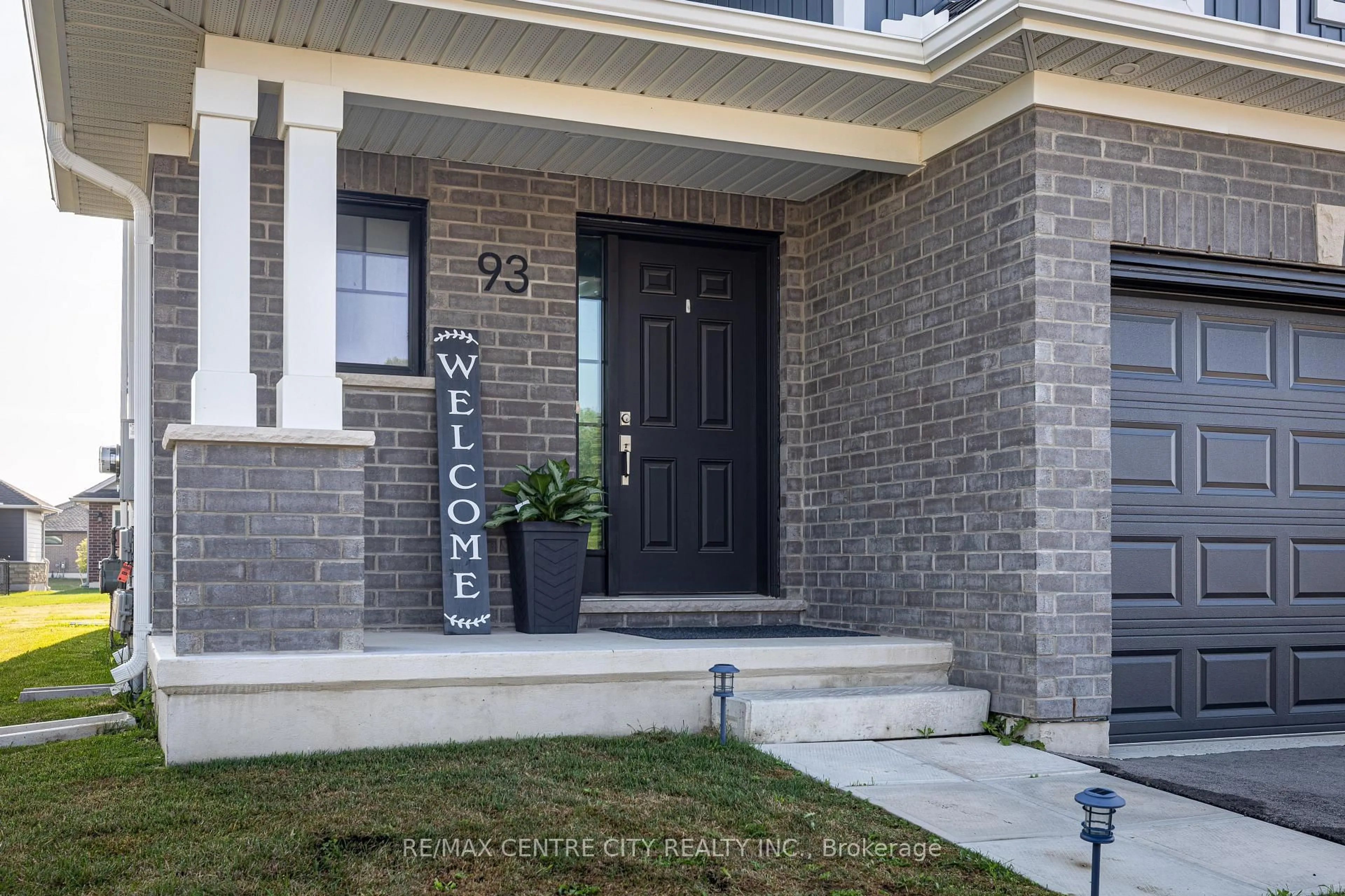 Home with brick exterior material, street for 93 Benjamin Pkwy, St. Thomas Ontario N5R 0M4