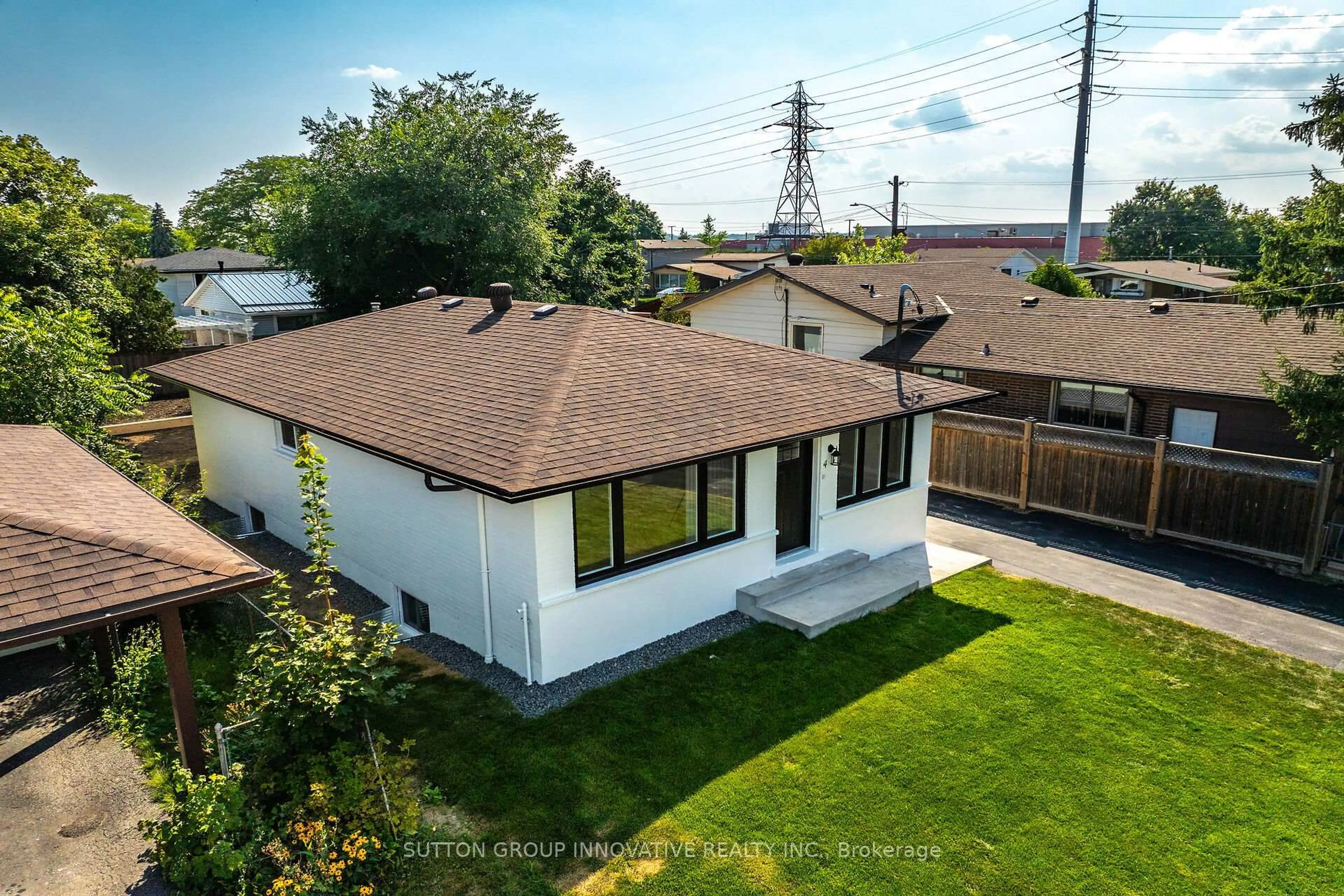 A pic from outside/outdoor area/front of a property/back of a property/a pic from drone, street for 4 Lilacside Dr, Hamilton Ontario L8V 2L6