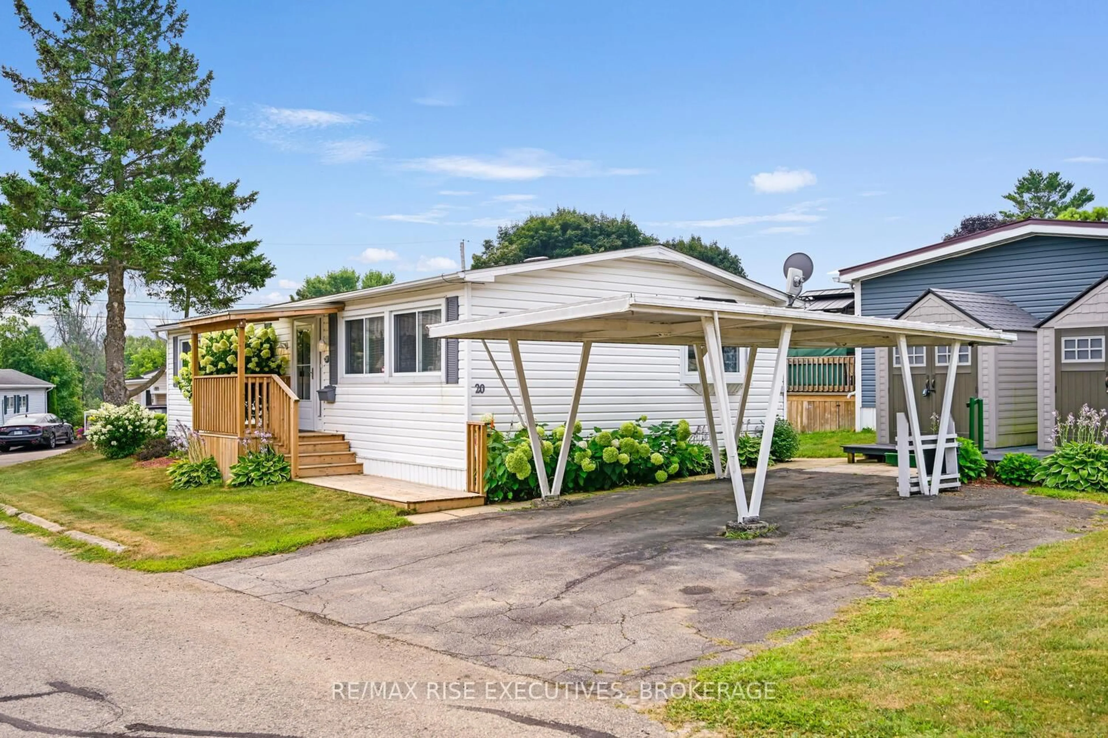 Home with vinyl exterior material, street for 1871 Oxford Ave #20, Elizabethtown-Kitley Ontario K6V 7V5