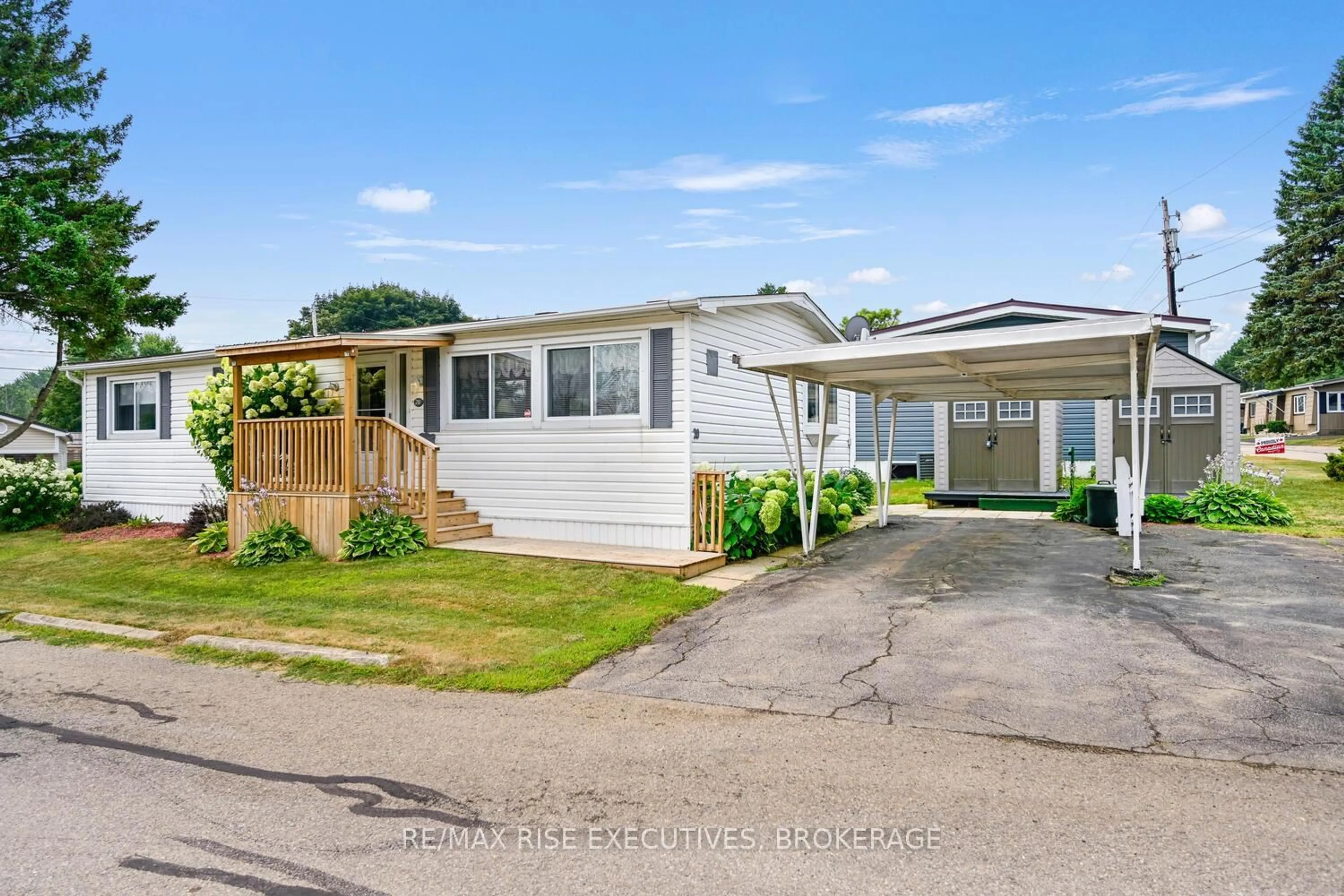 A pic from outside/outdoor area/front of a property/back of a property/a pic from drone, street for 1871 Oxford Ave #20, Elizabethtown-Kitley Ontario K6V 7V5