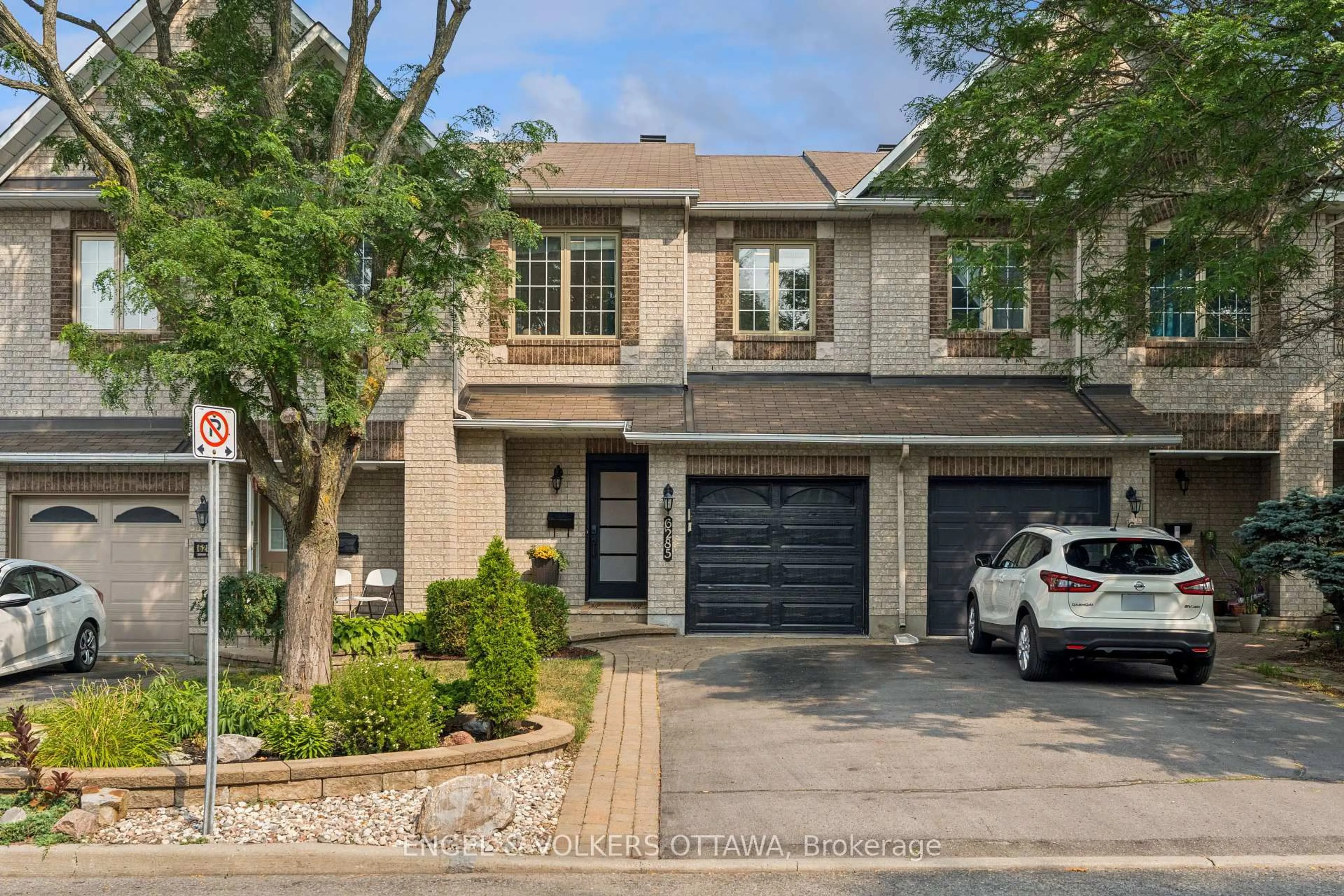 Home with brick exterior material, street for 6285 Sablewood Pl, Ottawa Ontario K1C 7M6