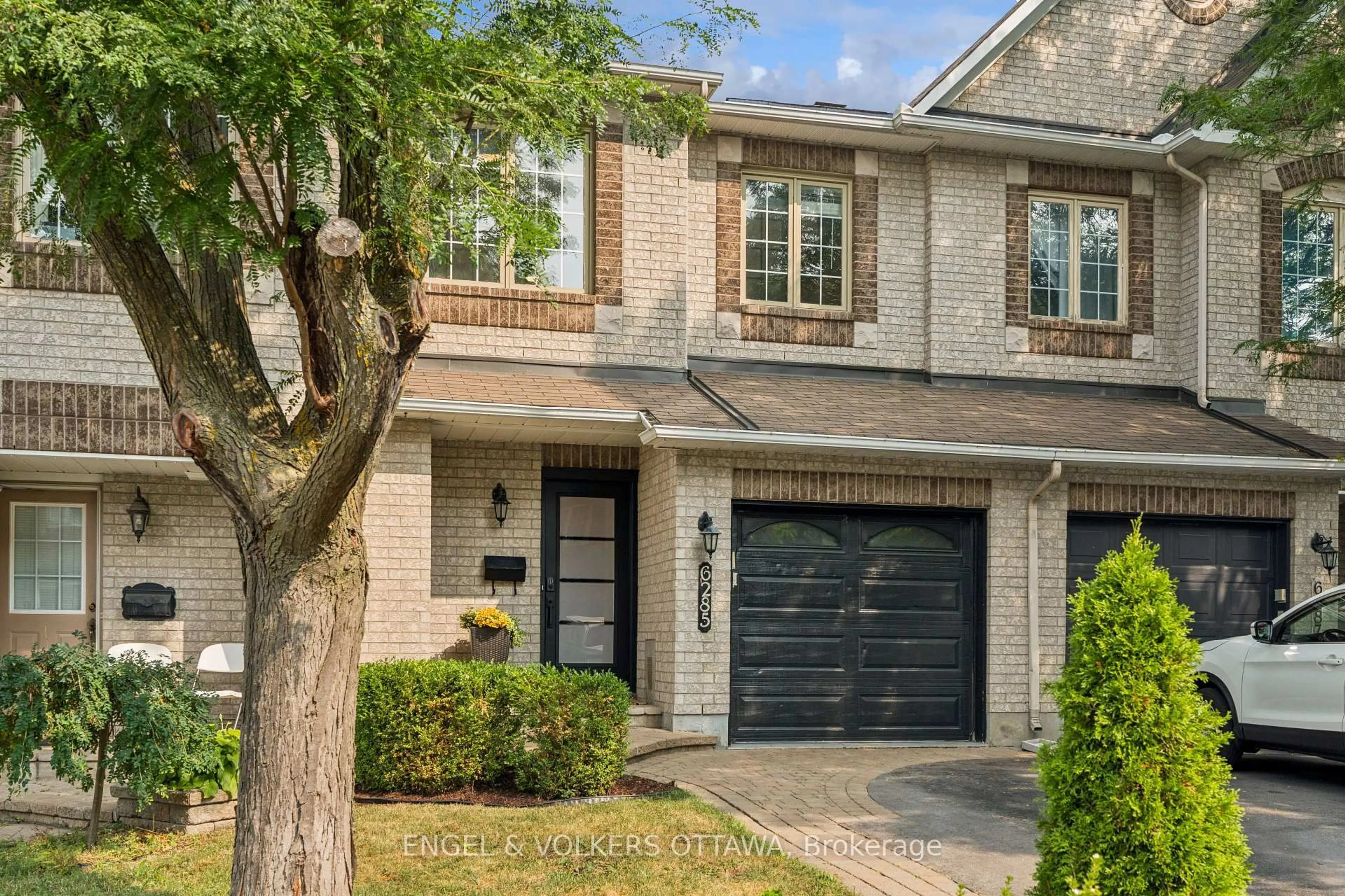 Home with brick exterior material, street for 6285 Sablewood Pl, Ottawa Ontario K1C 7M6