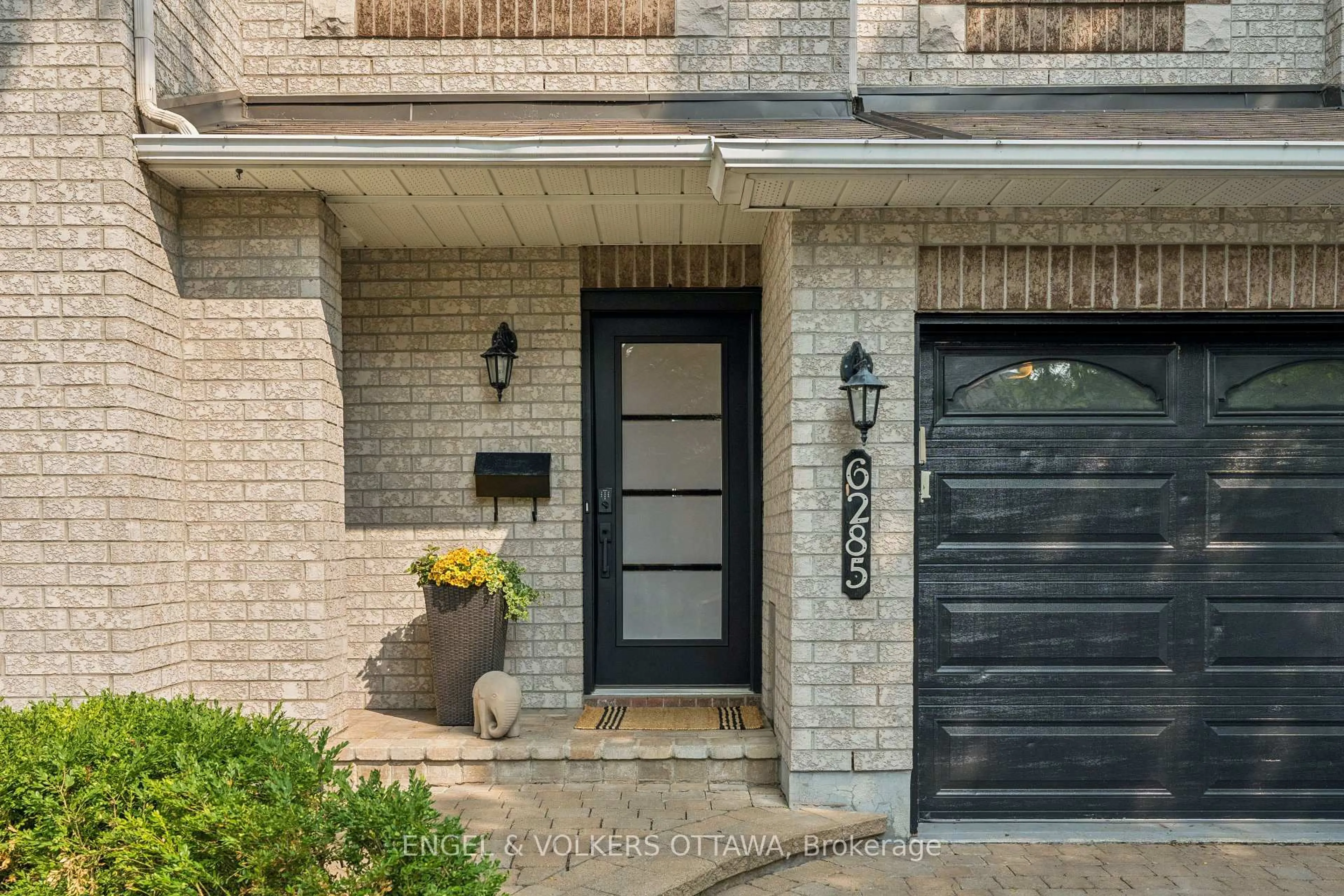 Home with brick exterior material, street for 6285 Sablewood Pl, Ottawa Ontario K1C 7M6