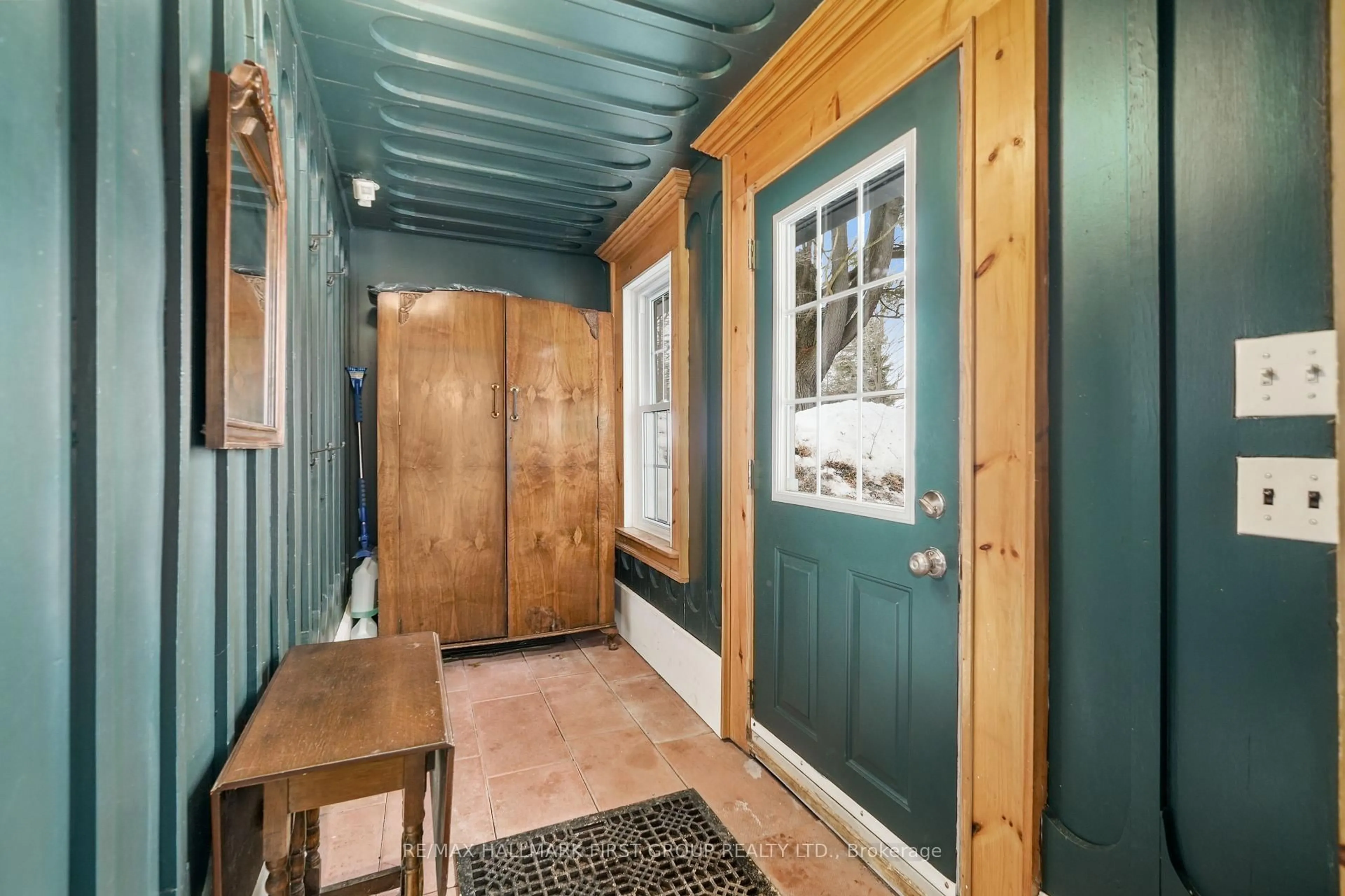 Indoor entryway for 13014 County 21 Rd, Cramahe Ontario K0K 1S0