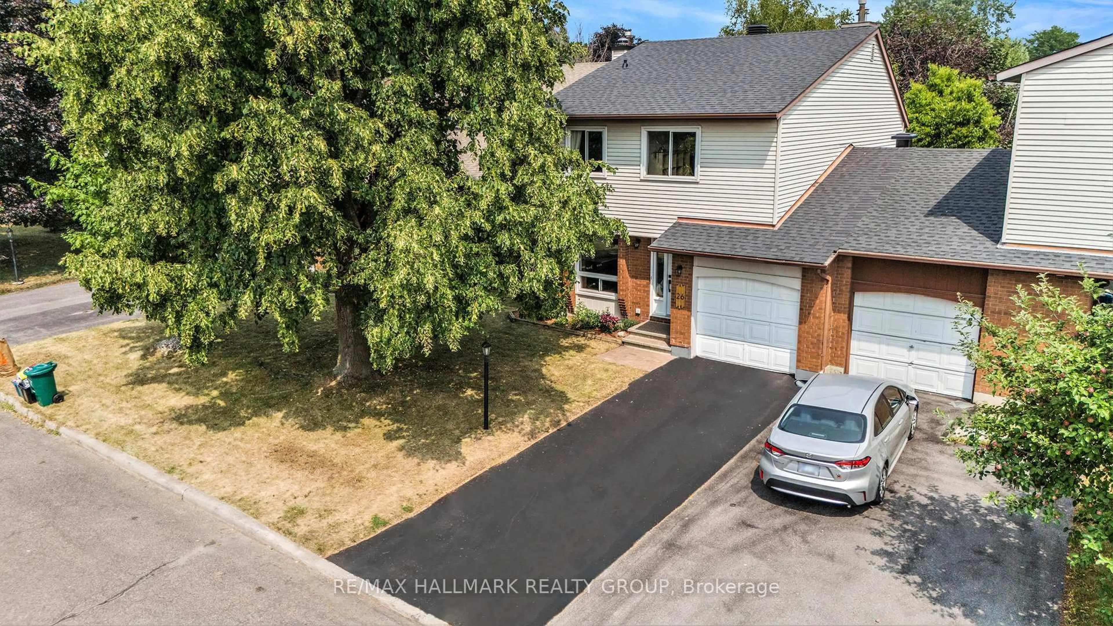 A pic from outside/outdoor area/front of a property/back of a property/a pic from drone, street for 26 Aldgate Cres, Ottawa Ontario K2J 2G4