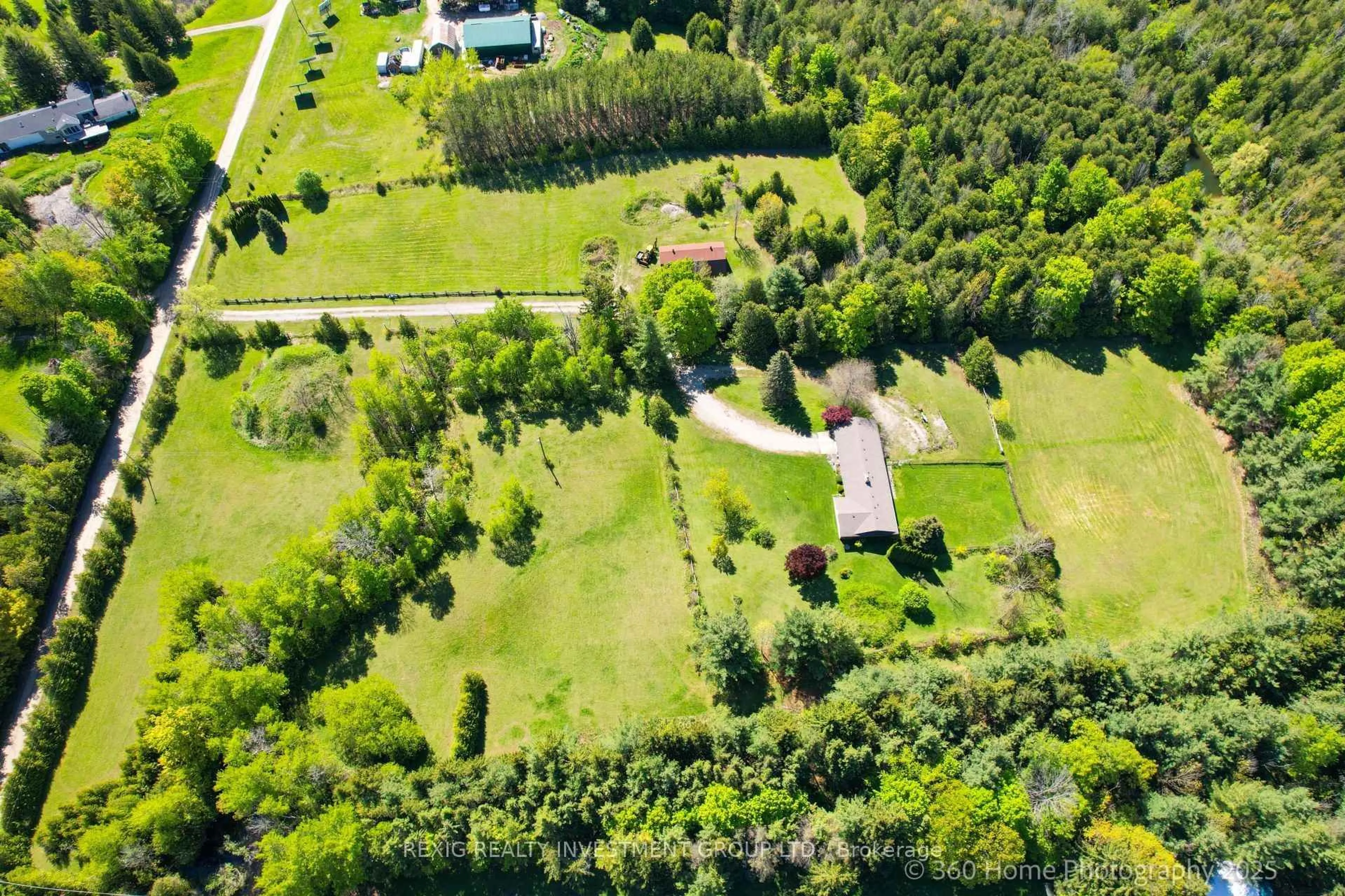A pic from outside/outdoor area/front of a property/back of a property/a pic from drone, unknown for 5114 Allan Path, Erin Ontario N0B 1T0