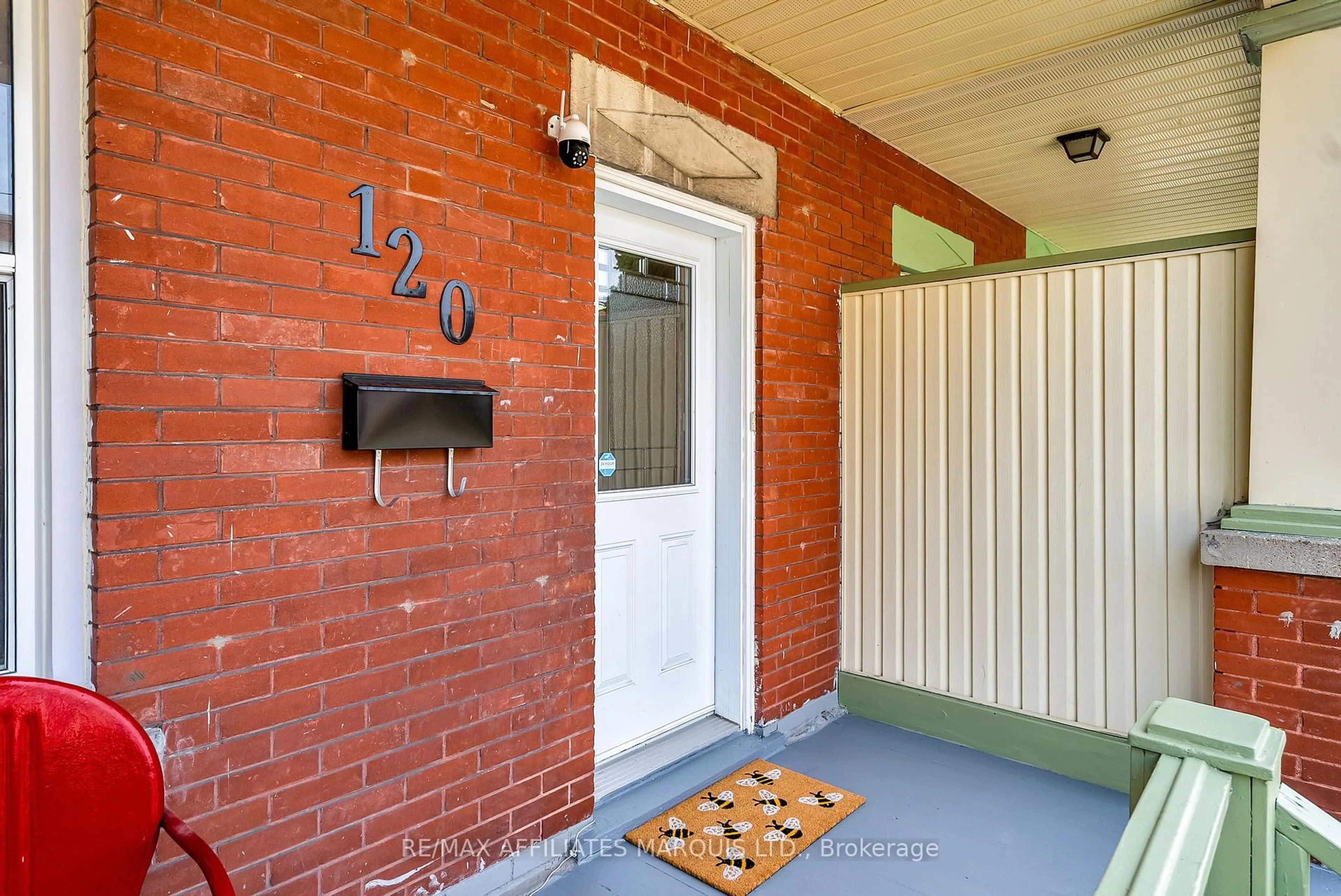 Indoor entryway for 120 First St, Cornwall Ontario K6J 3R9