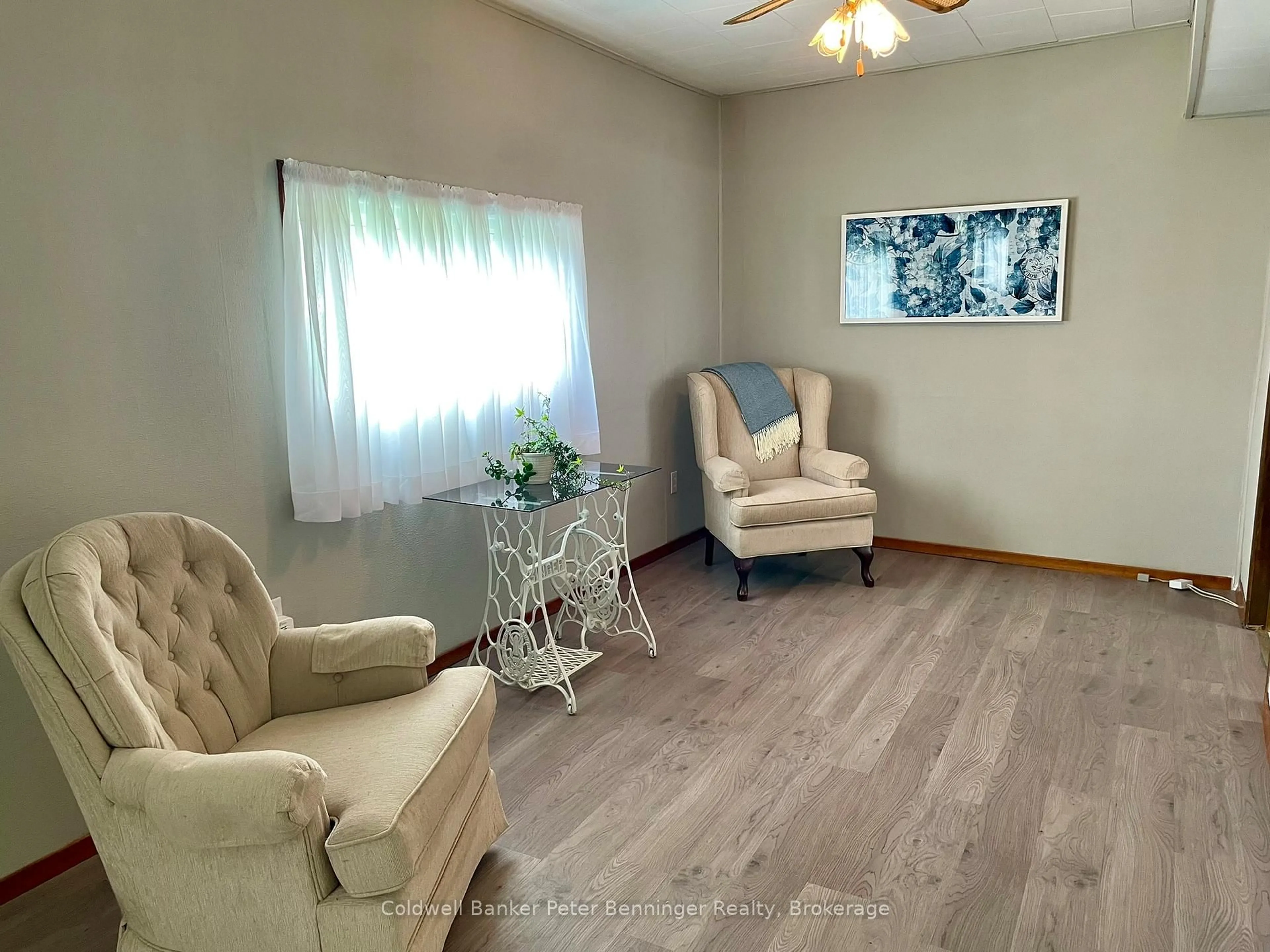 Living room with furniture, wood/laminate floor for 105 McGivern St, Brockton Ontario N0G 2V0