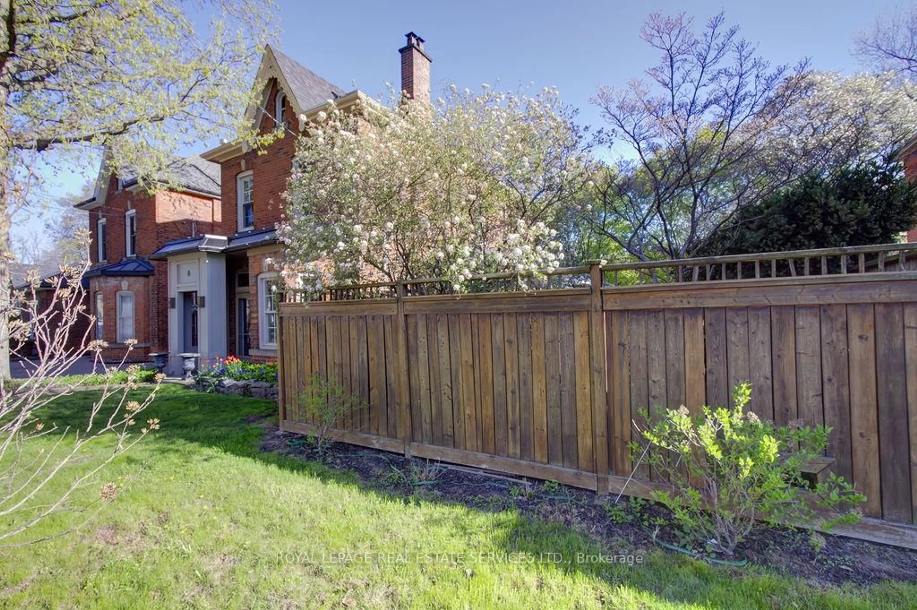A pic from outside/outdoor area/front of a property/back of a property/a pic from drone, street for 8 Duff St, Hamilton Ontario L9C 1A7