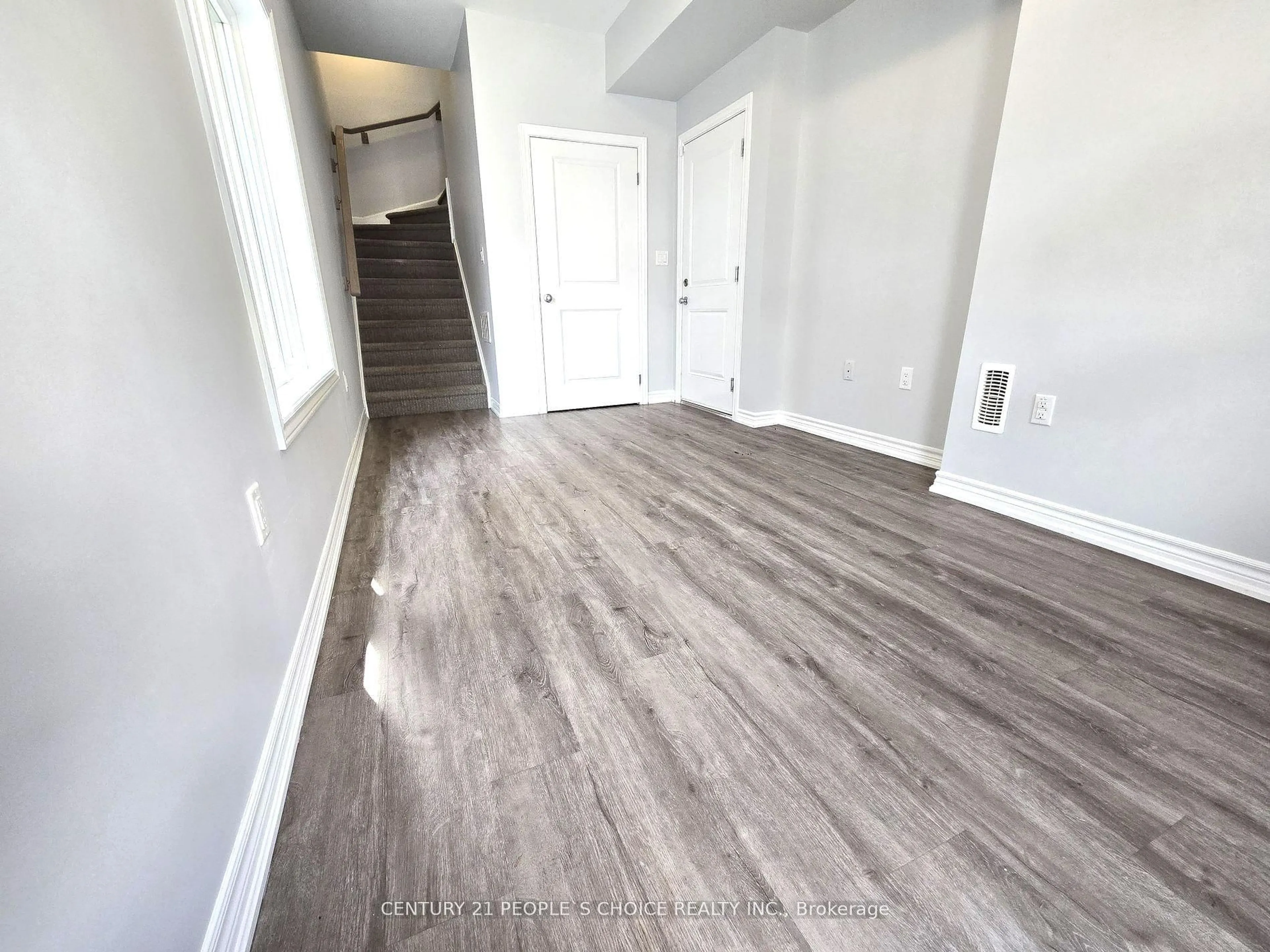 Indoor entryway for 314 Equestrian Way #47, Cambridge Ontario N3E 0E2