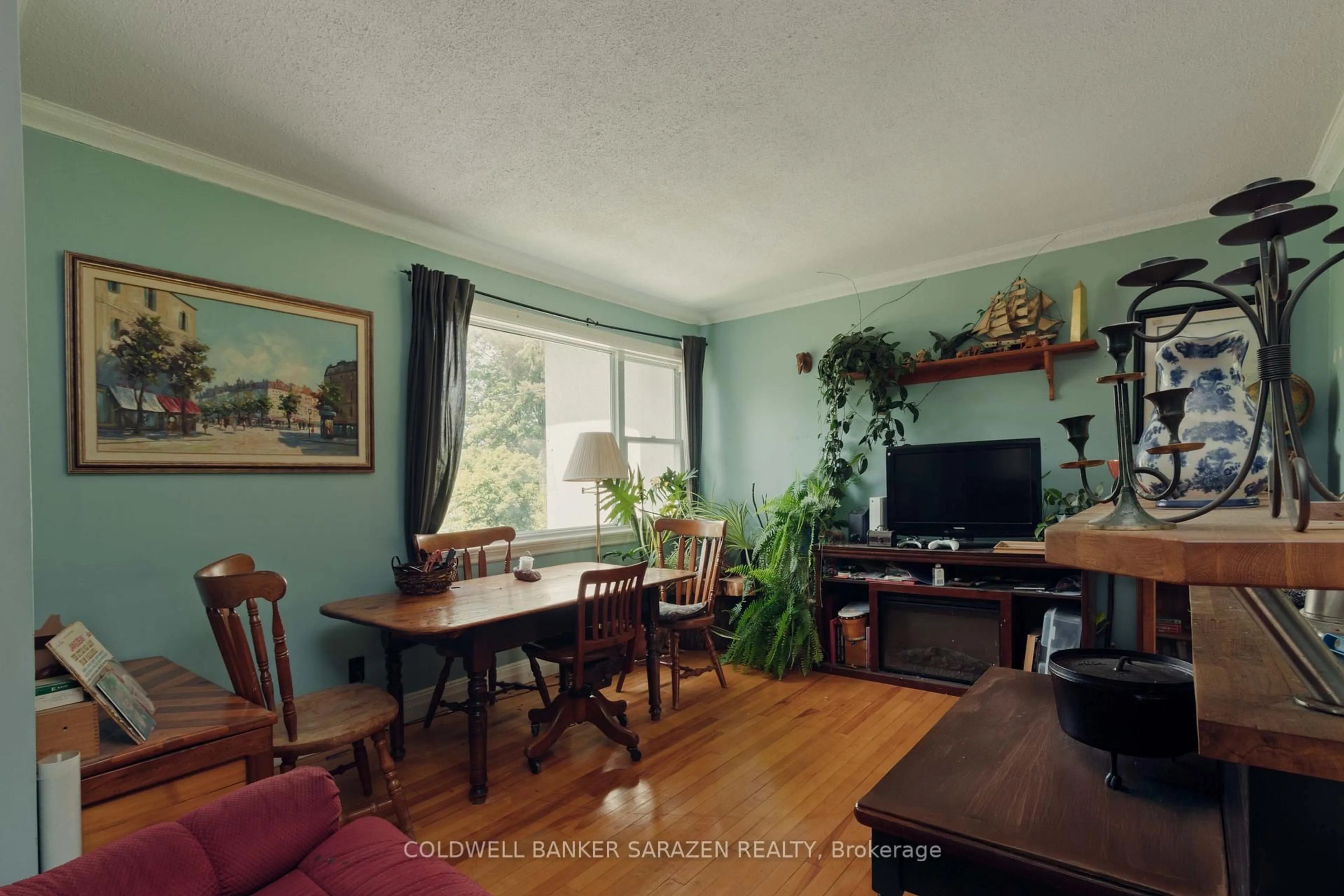 Living room with furniture, wood/laminate floor for 2013 Prince Of Wales Dr, Ottawa Ontario K2C 3J7