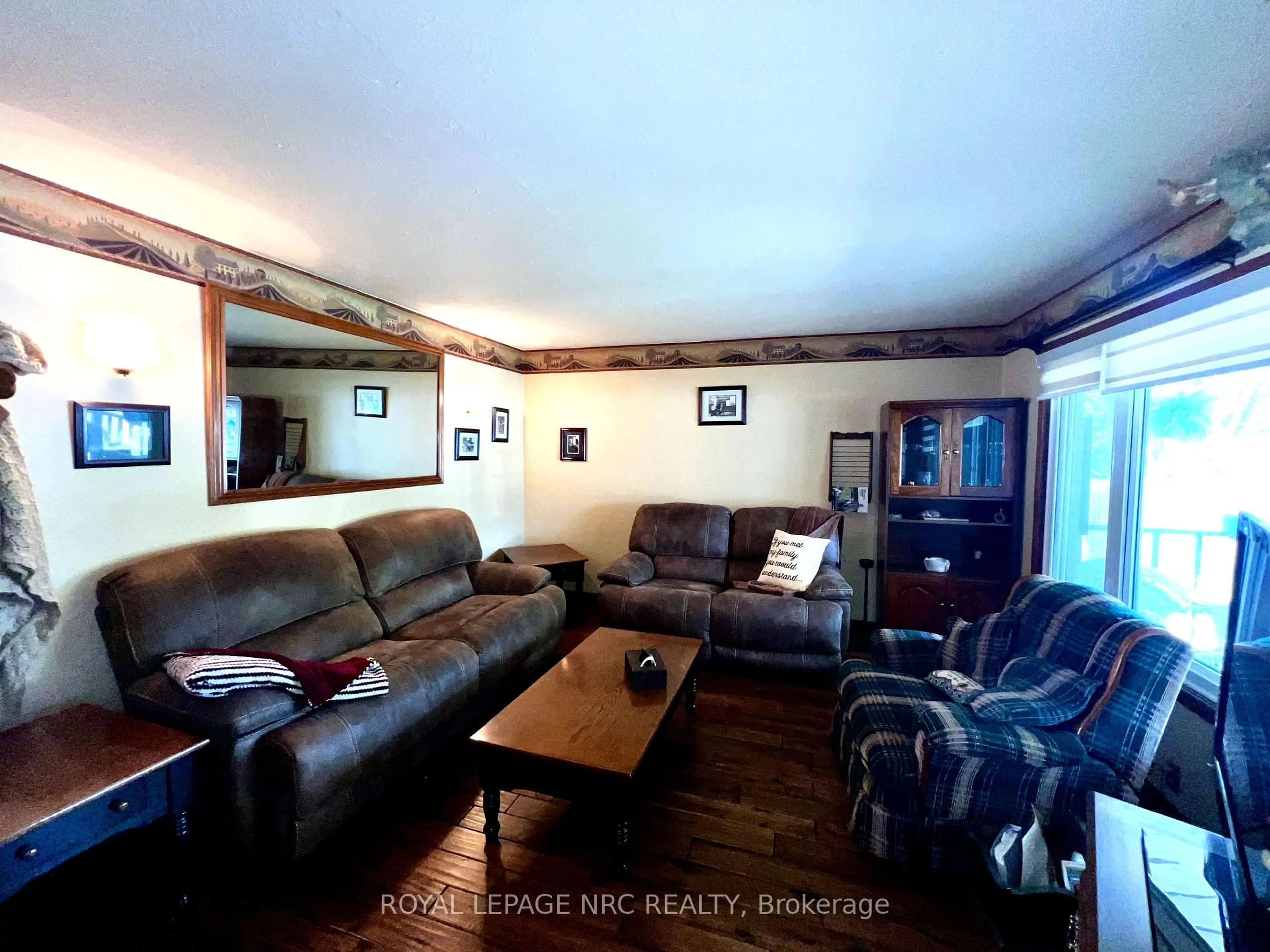 Living room with furniture, unknown for 2 Pioneer Village Cres, Thorold Ontario L2V 4J8