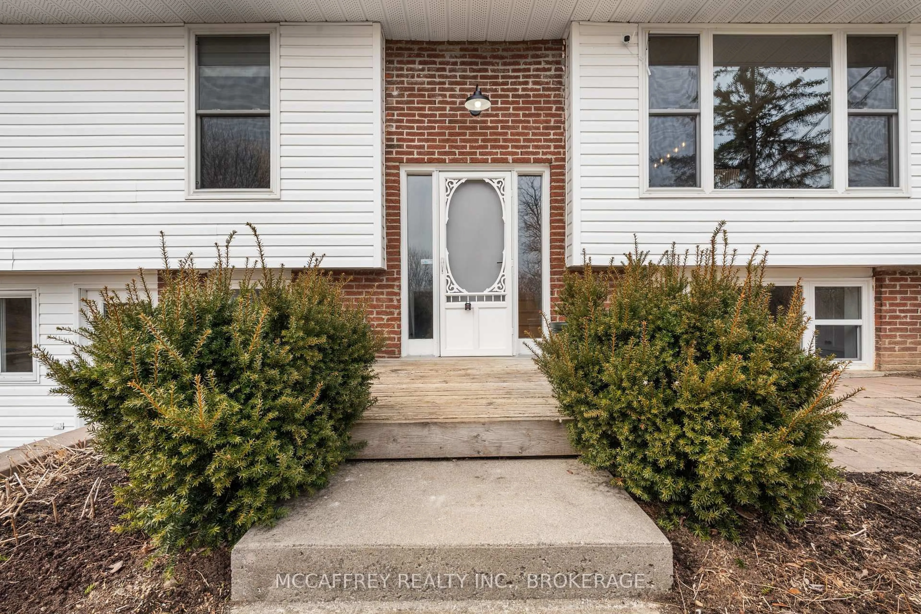 Indoor entryway for 25 Jones St, Tamworth Ontario K0K 3G0