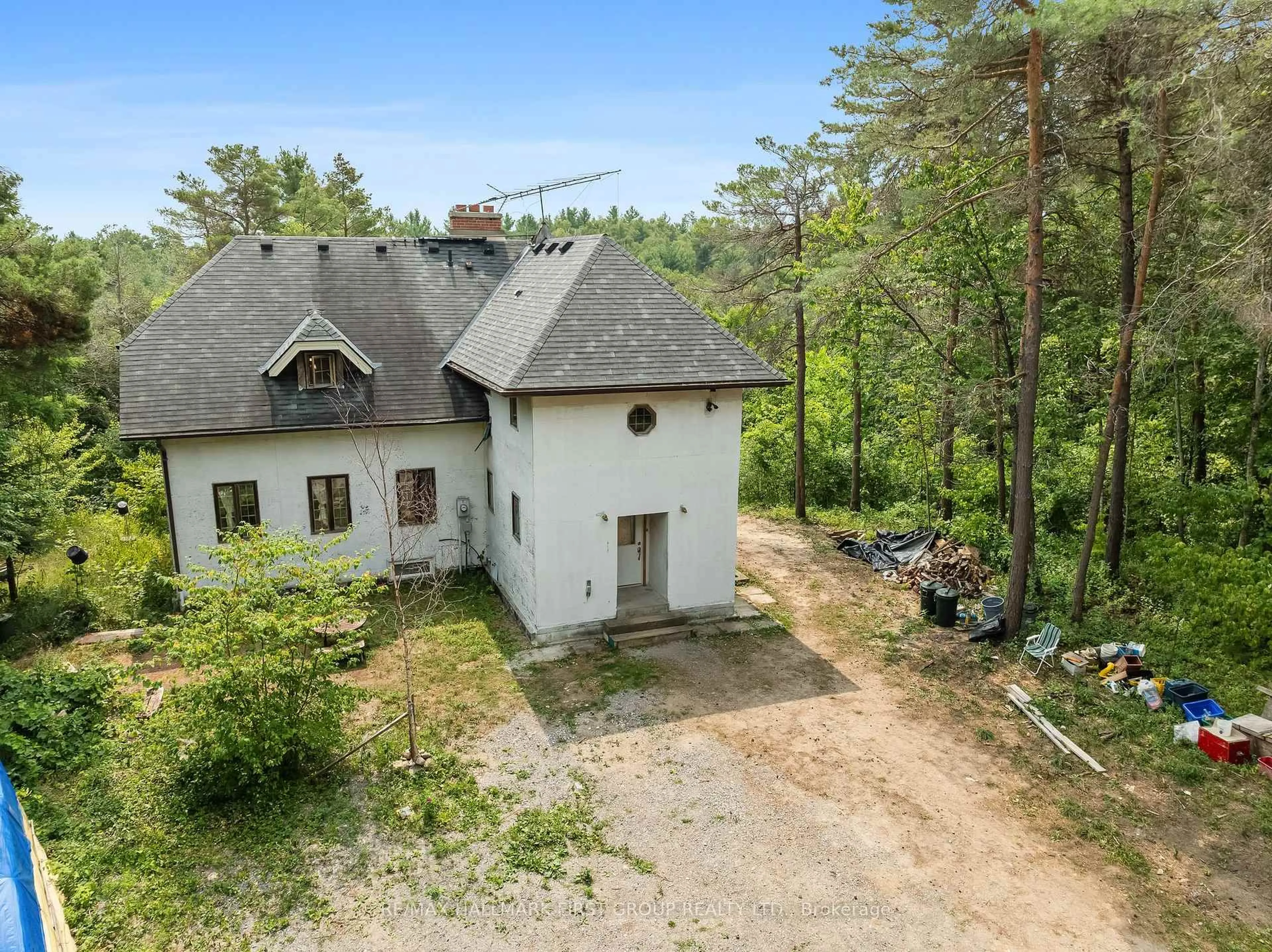 A pic from outside/outdoor area/front of a property/back of a property/a pic from drone, unknown for 501 Zion Line, Cavan Monaghan Ontario L0A 1G0