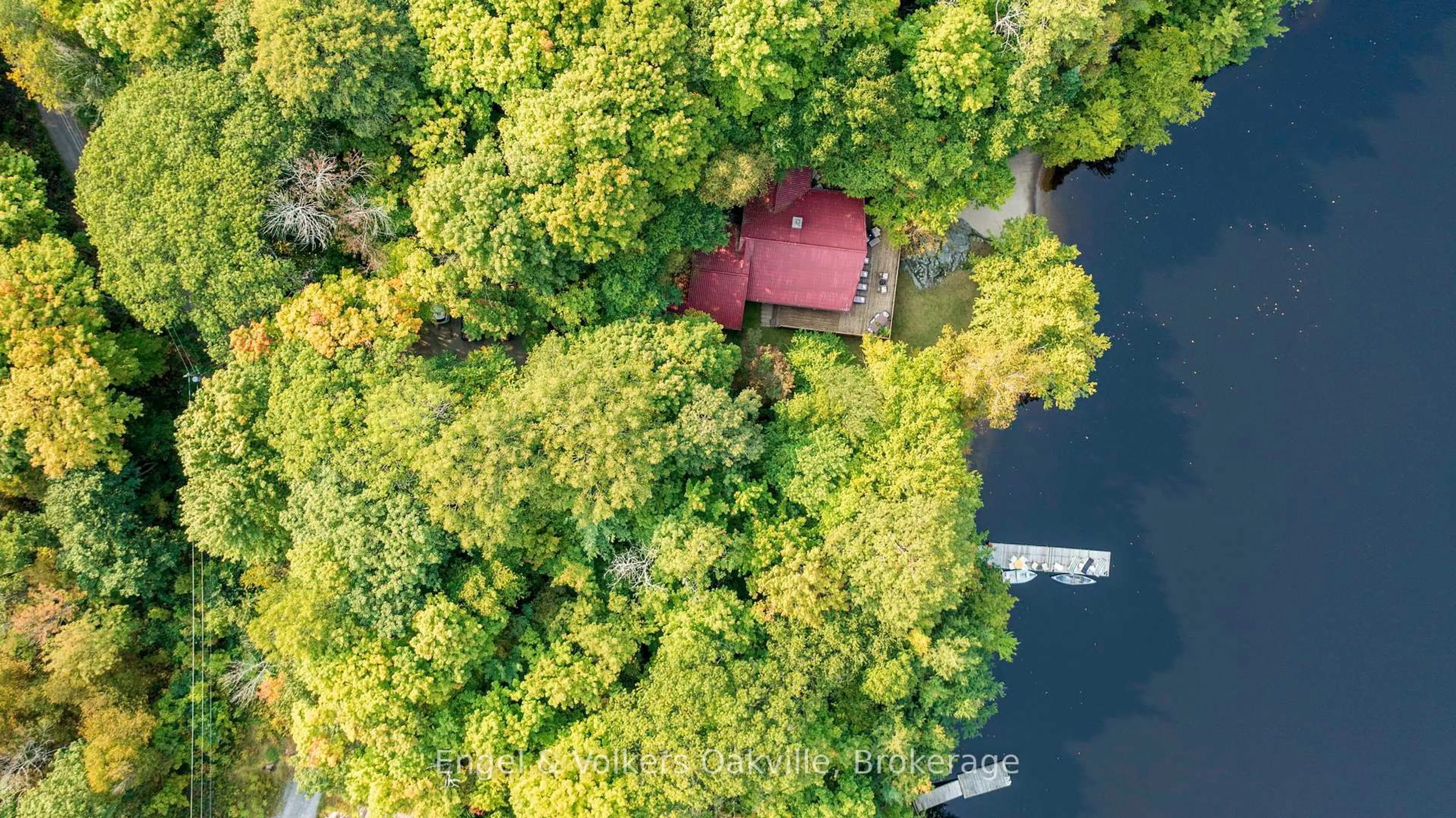 A pic from outside/outdoor area/front of a property/back of a property/a pic from drone, water/lake/river/ocean view for 87 Dayeo Dr, Georgian Bay Ontario P0C 1H0