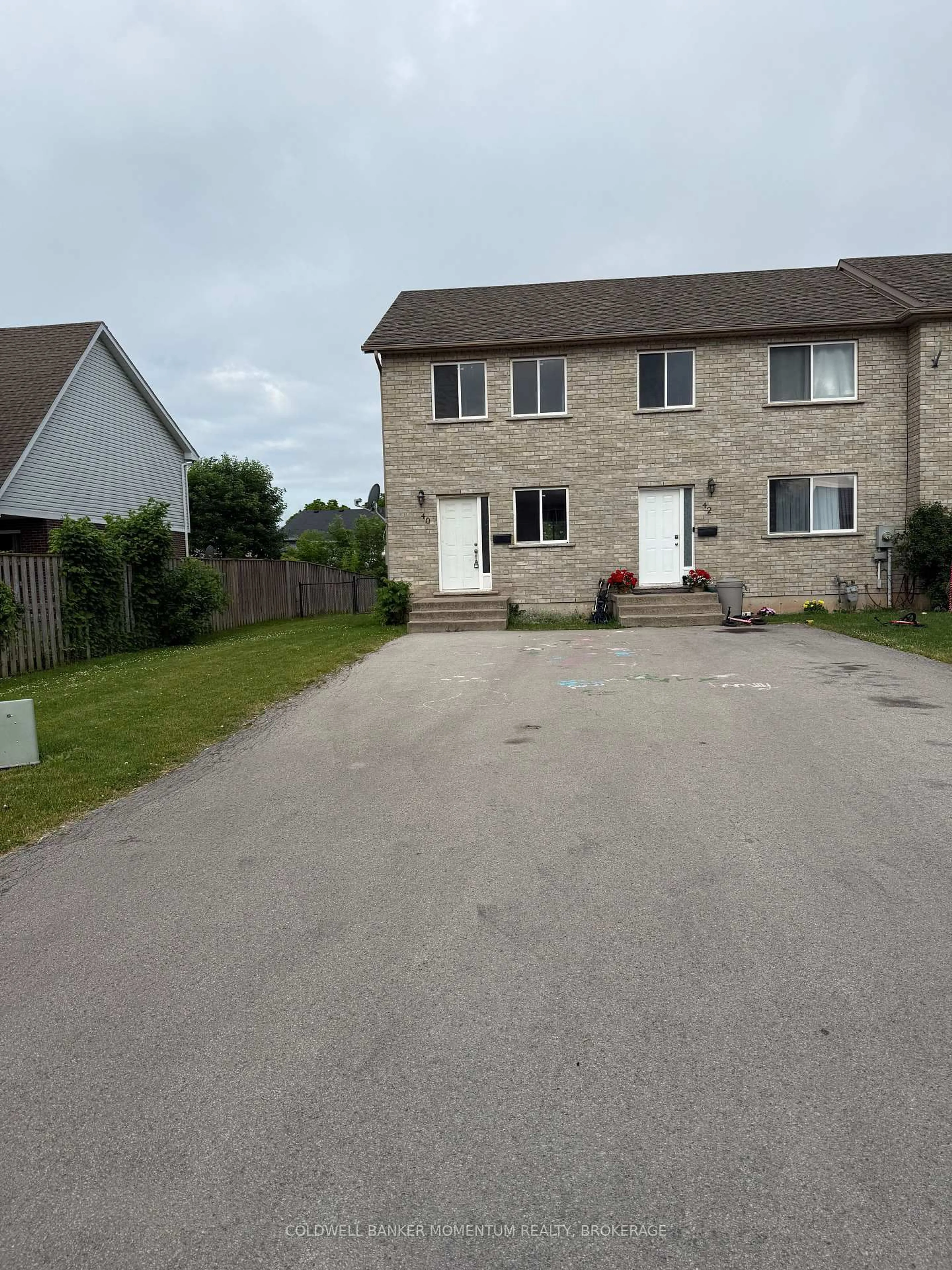 A pic from outside/outdoor area/front of a property/back of a property/a pic from drone, street for 40 Saturn Rd, Port Colborne Ontario L3K 6E1
