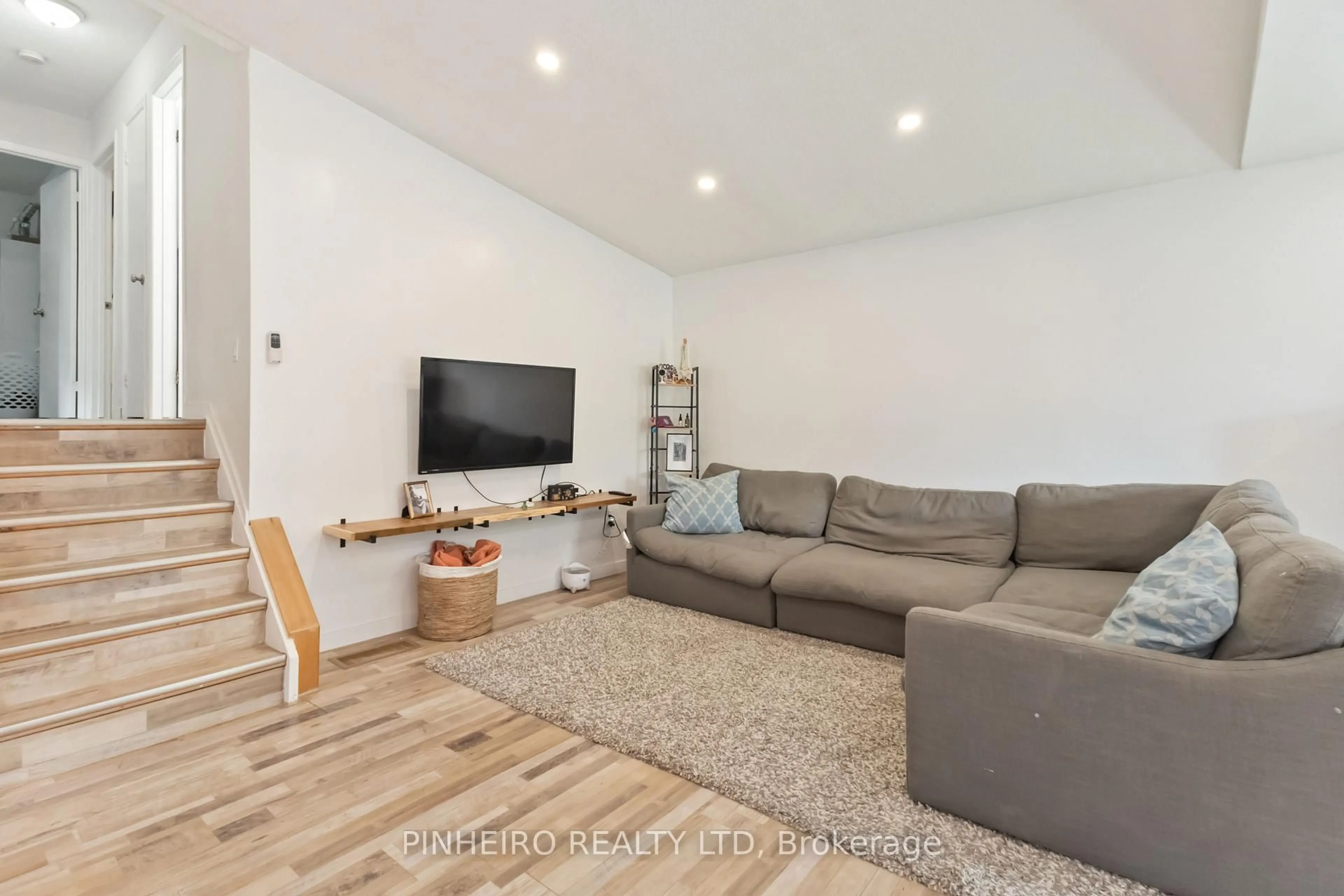 Living room with furniture, unknown for 195 Portsmouth Cres, London East Ontario N5V 4C8