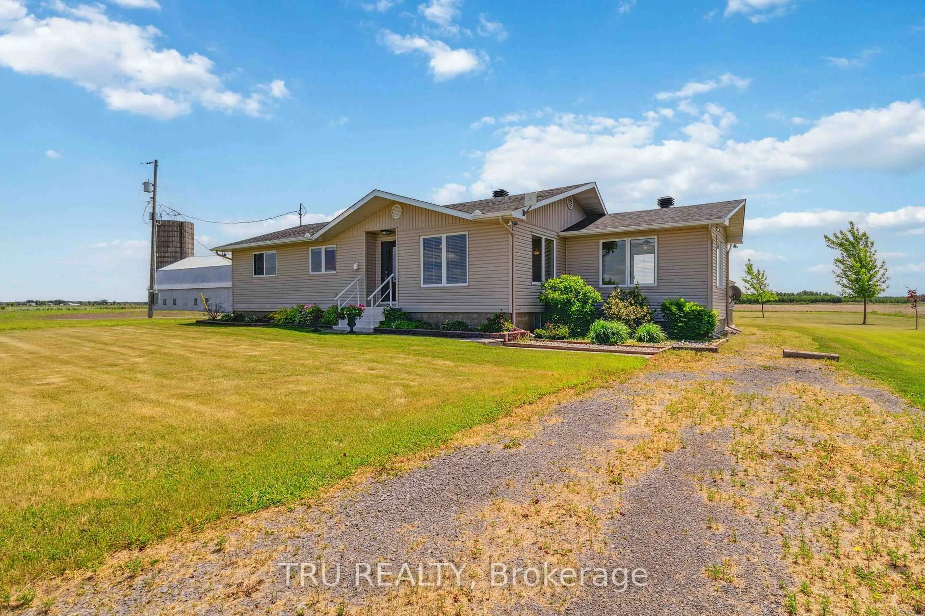 A pic from outside/outdoor area/front of a property/back of a property/a pic from drone, water/lake/river/ocean view for 970 Concession 10 Rd, Alfred and Plantagenet Ontario K0B 1A0