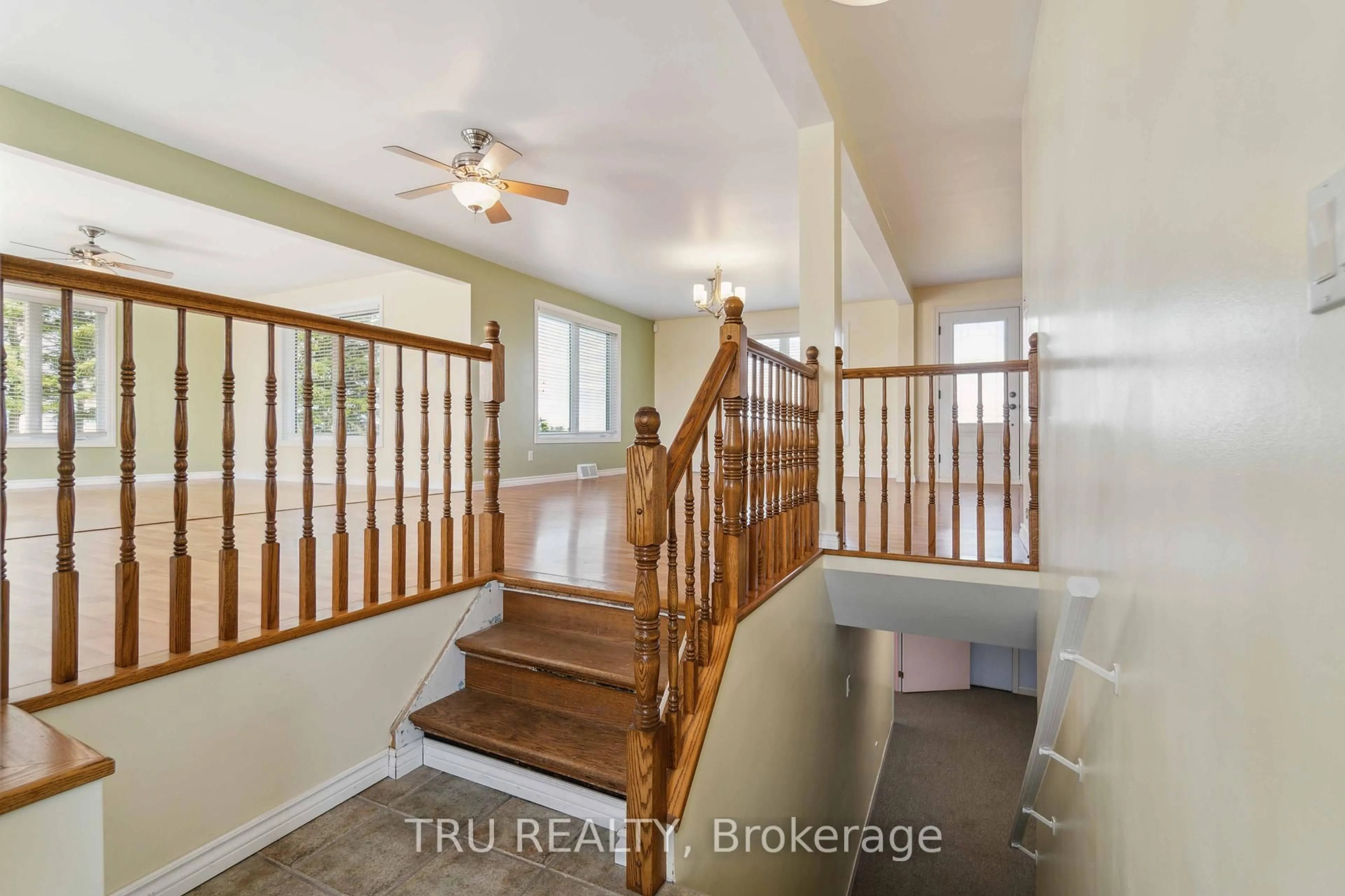 Indoor entryway for 970 Concession 10 Rd, Alfred and Plantagenet Ontario K0B 1A0
