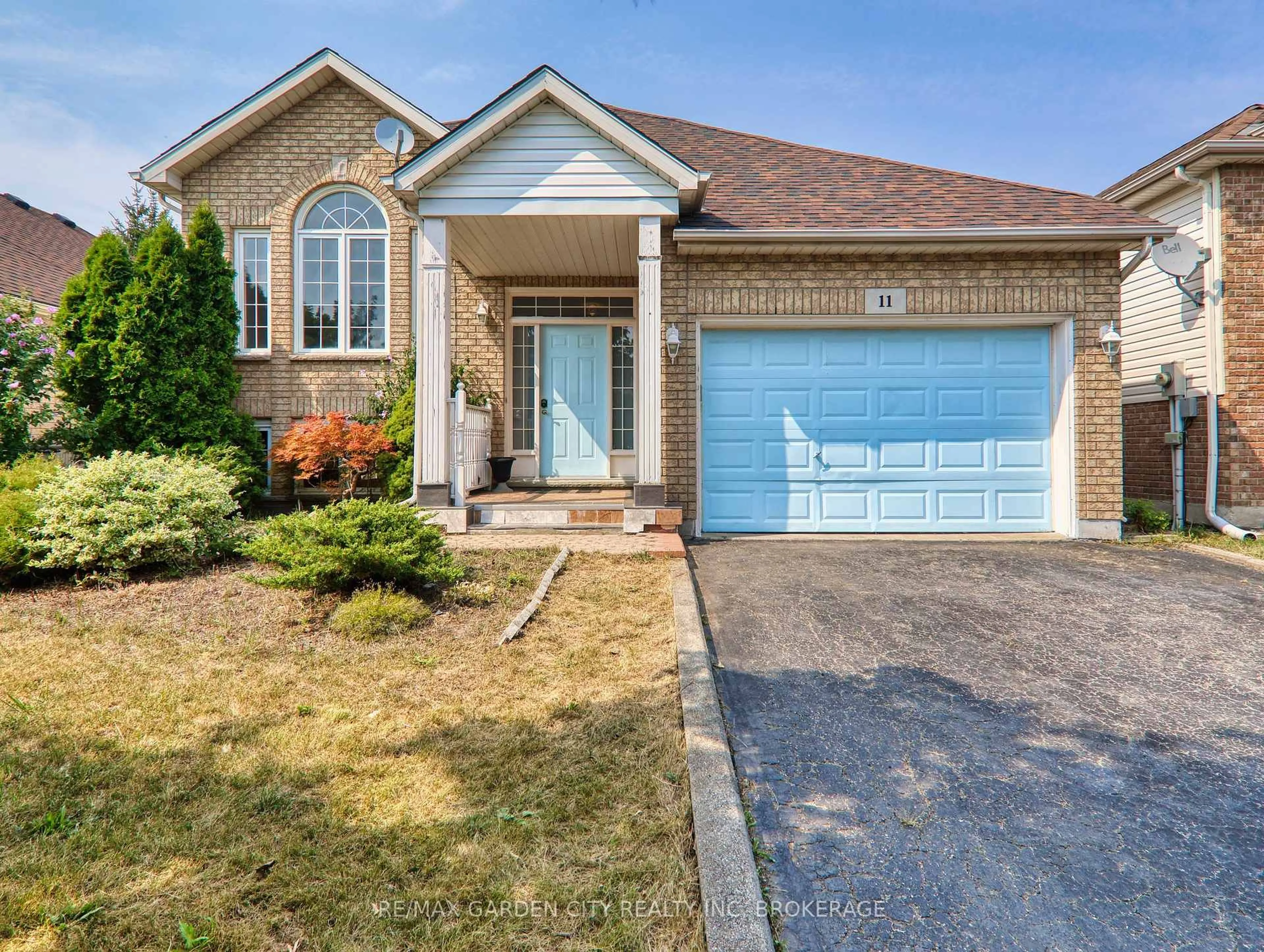 Home with brick exterior material, street for 11 Cozocar Cres, St. Catharines Ontario L2S 3Y5
