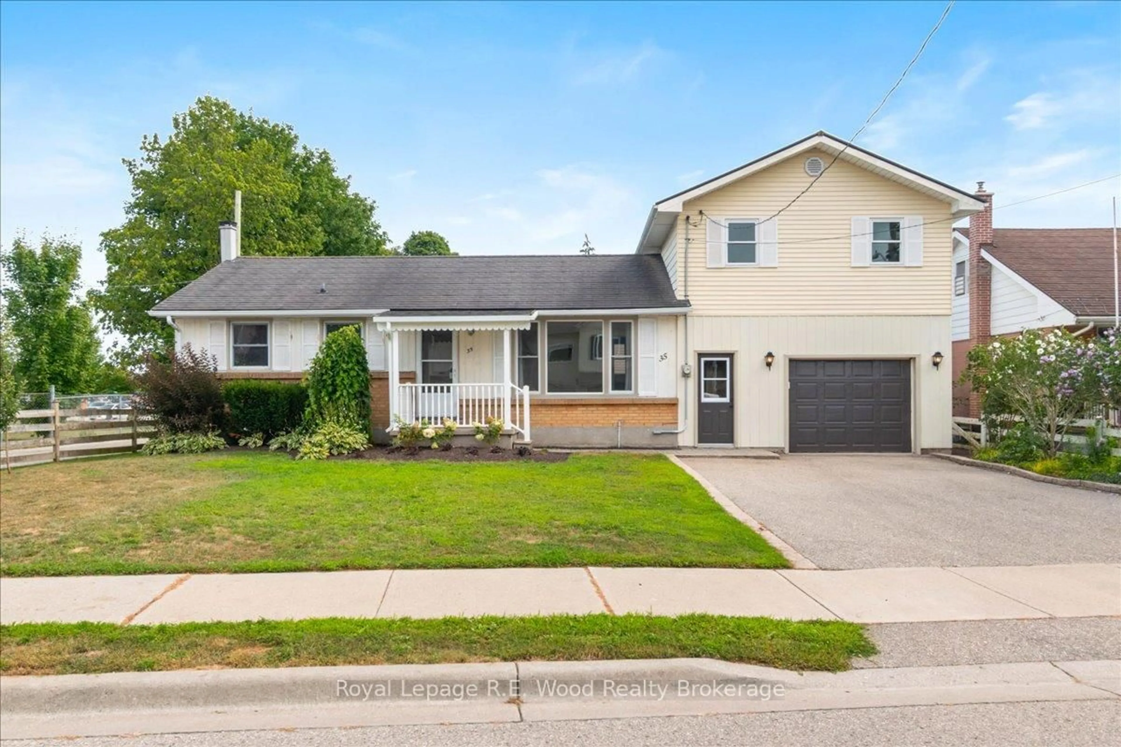 Home with vinyl exterior material, street for 35 Sanders St, Tillsonburg Ontario N4G 1H7