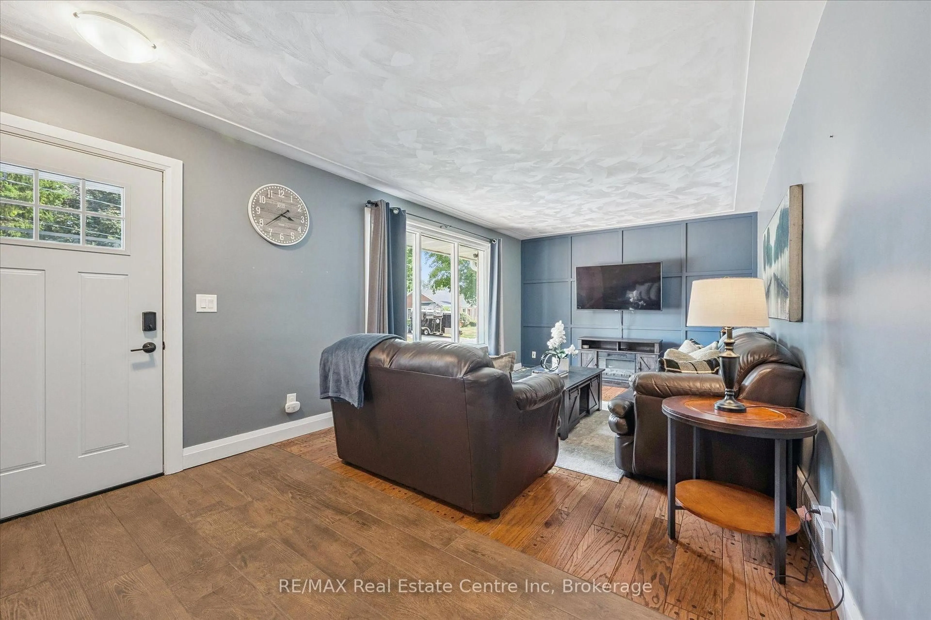 Living room with furniture, unknown for 437 Davidson Ave, North Perth Ontario N4W 2K3